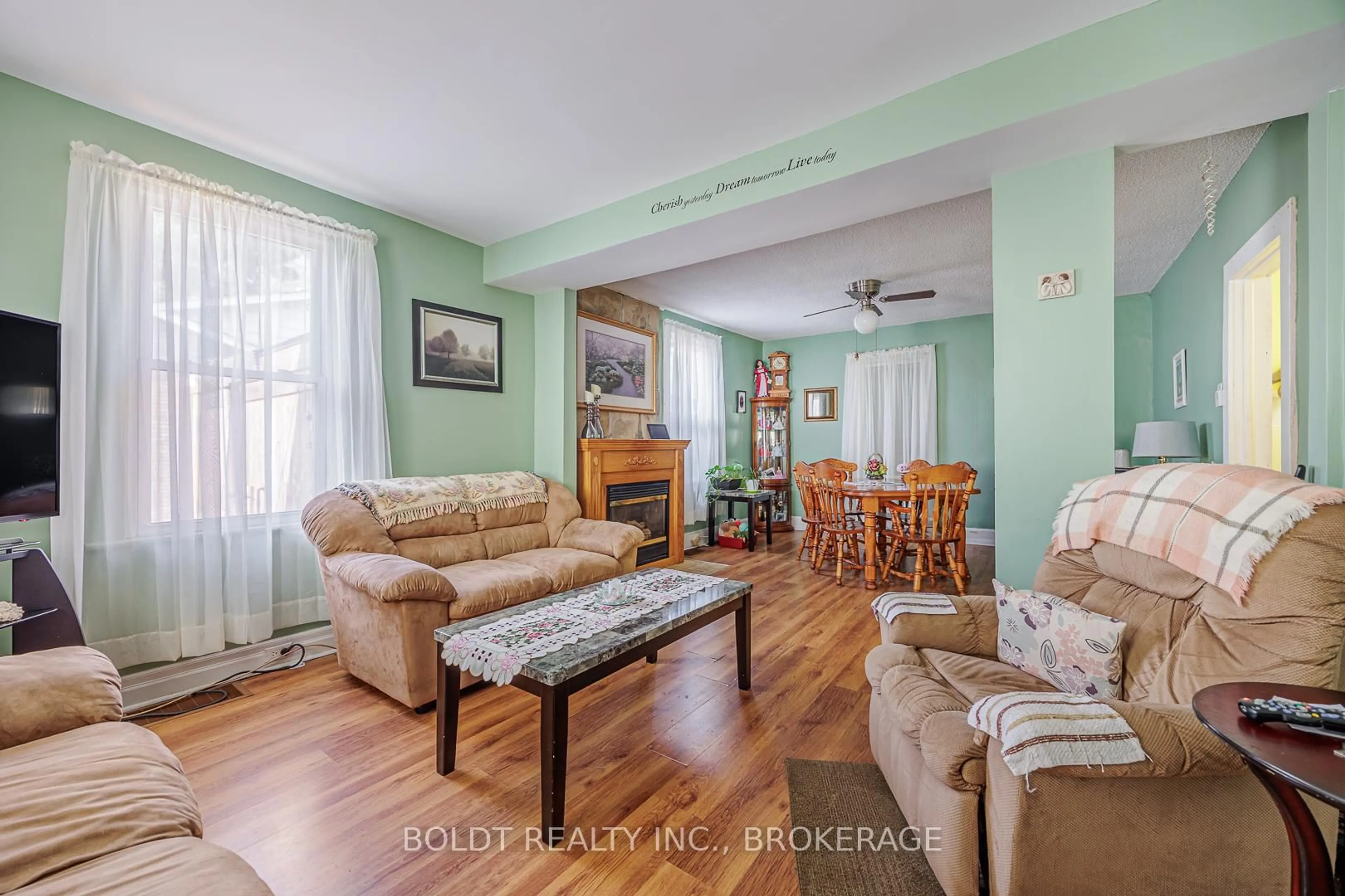 Living room with furniture, wood/laminate floor for 66 Chapel St, Thorold Ontario L2V 2E6