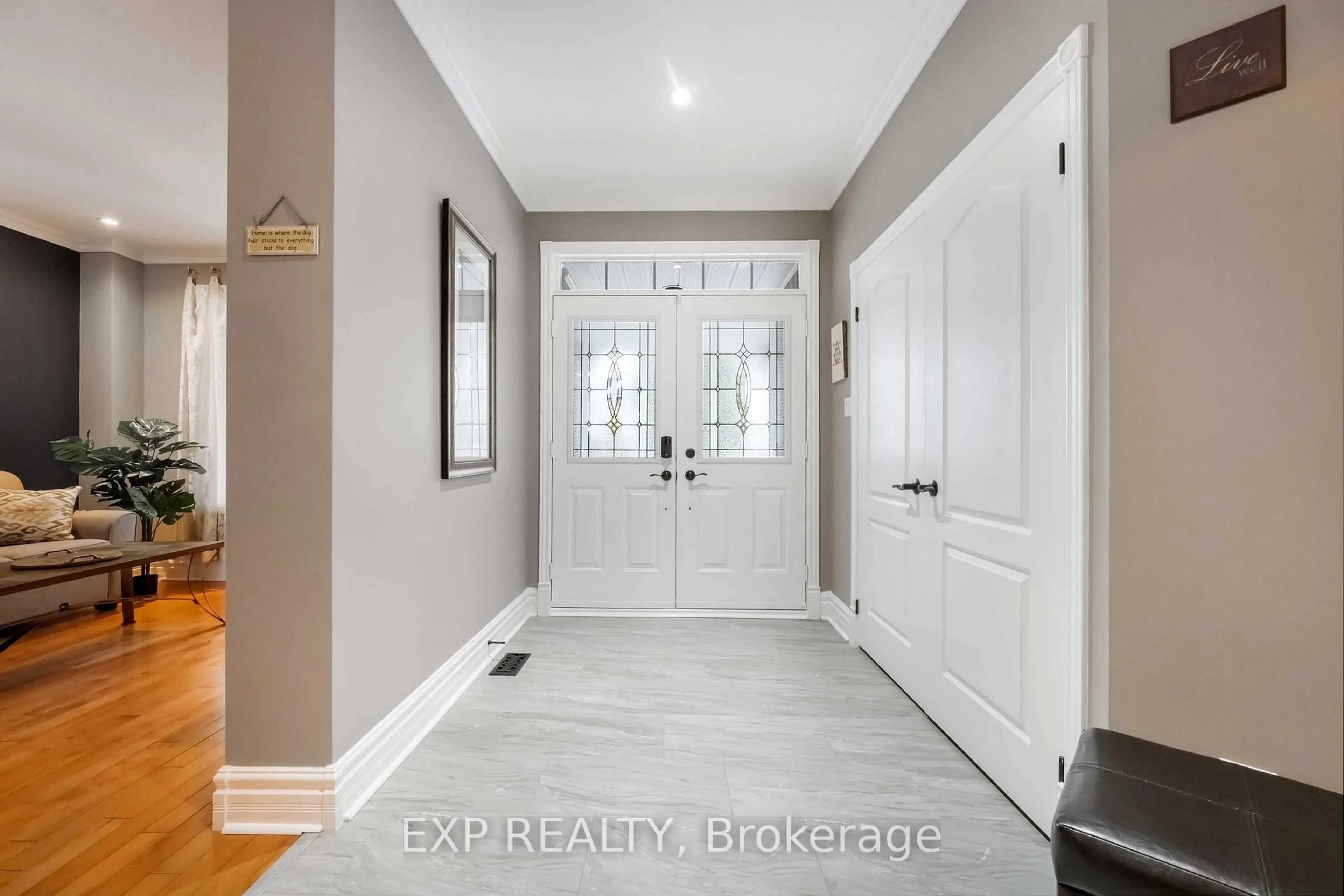 Indoor entryway for 2095 Avebury Dr, Ottawa Ontario K4A 4G2