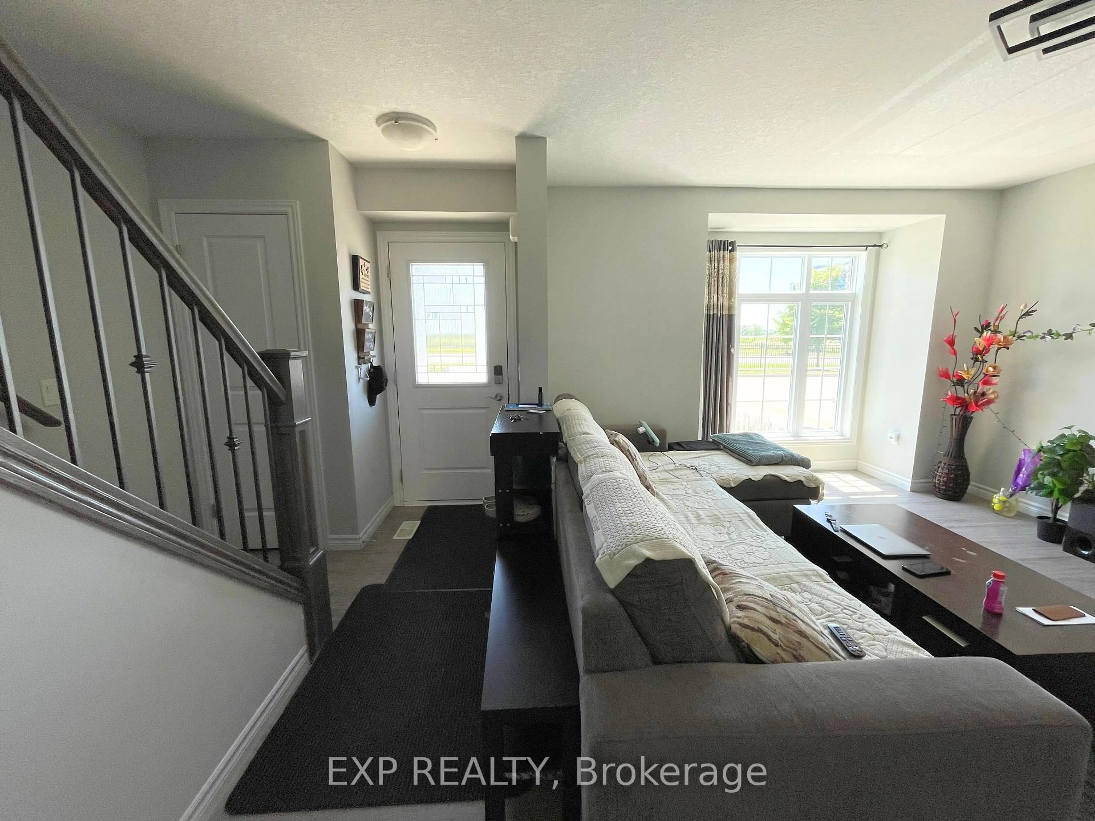 Indoor entryway for 3400 Castle Rock Pl #45, London South Ontario N6L 0E4