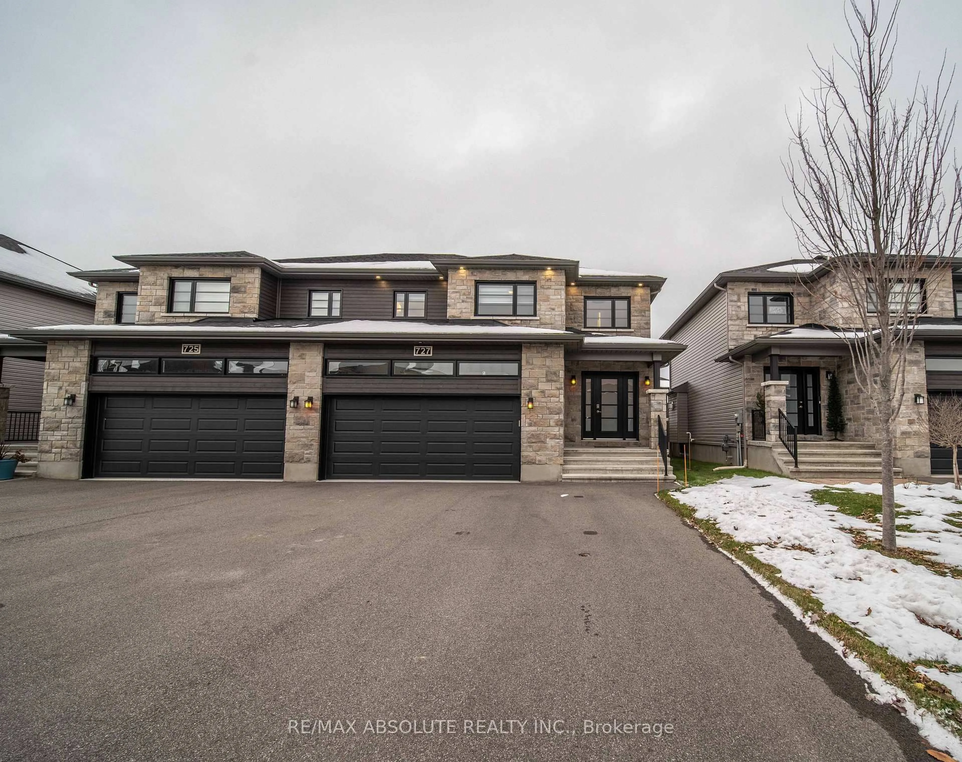 Unknown for 727 Azure St, Russell Ontario K4R 0E6