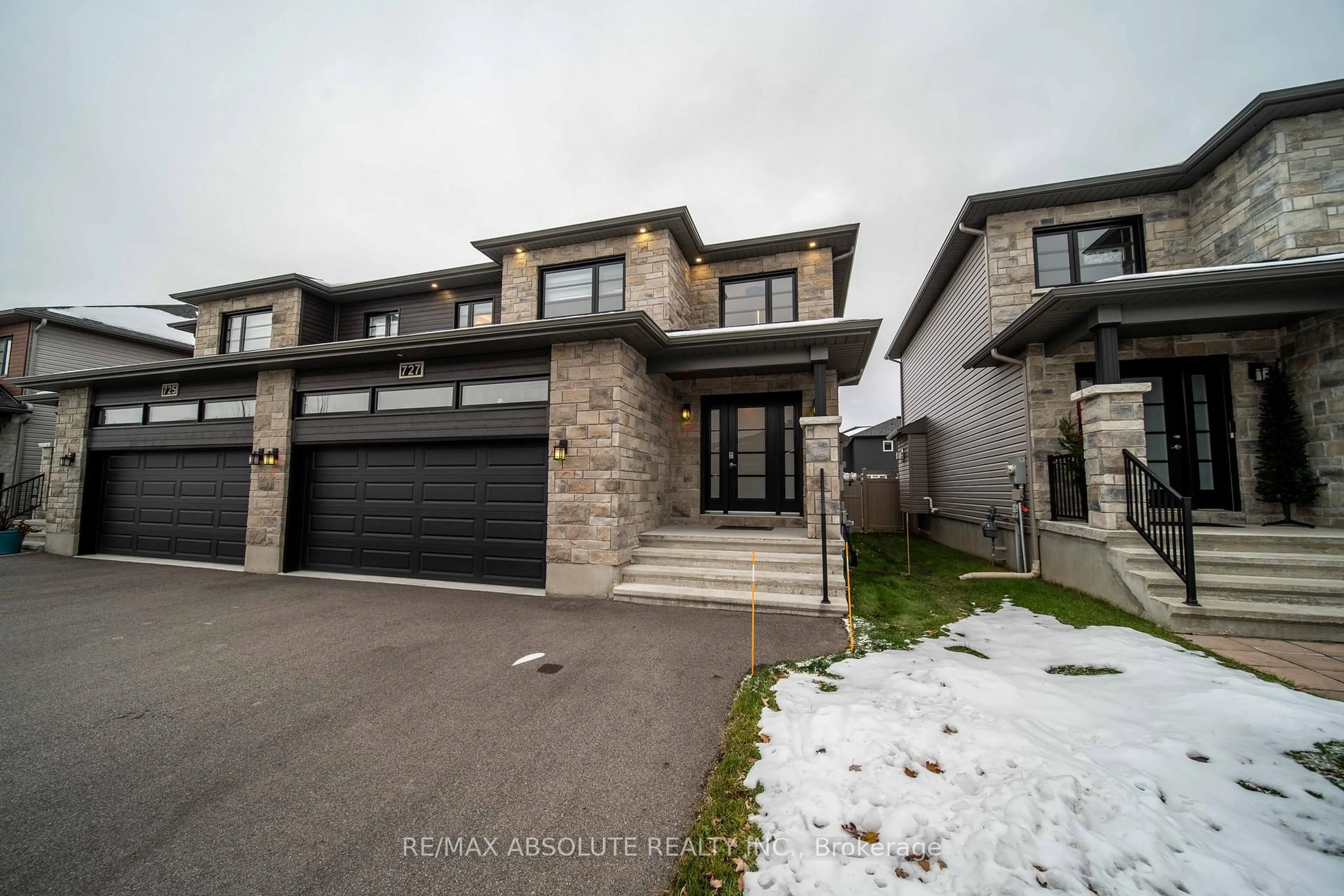 Home with brick exterior material, street for 727 Azure St, Russell Ontario K4R 0E6