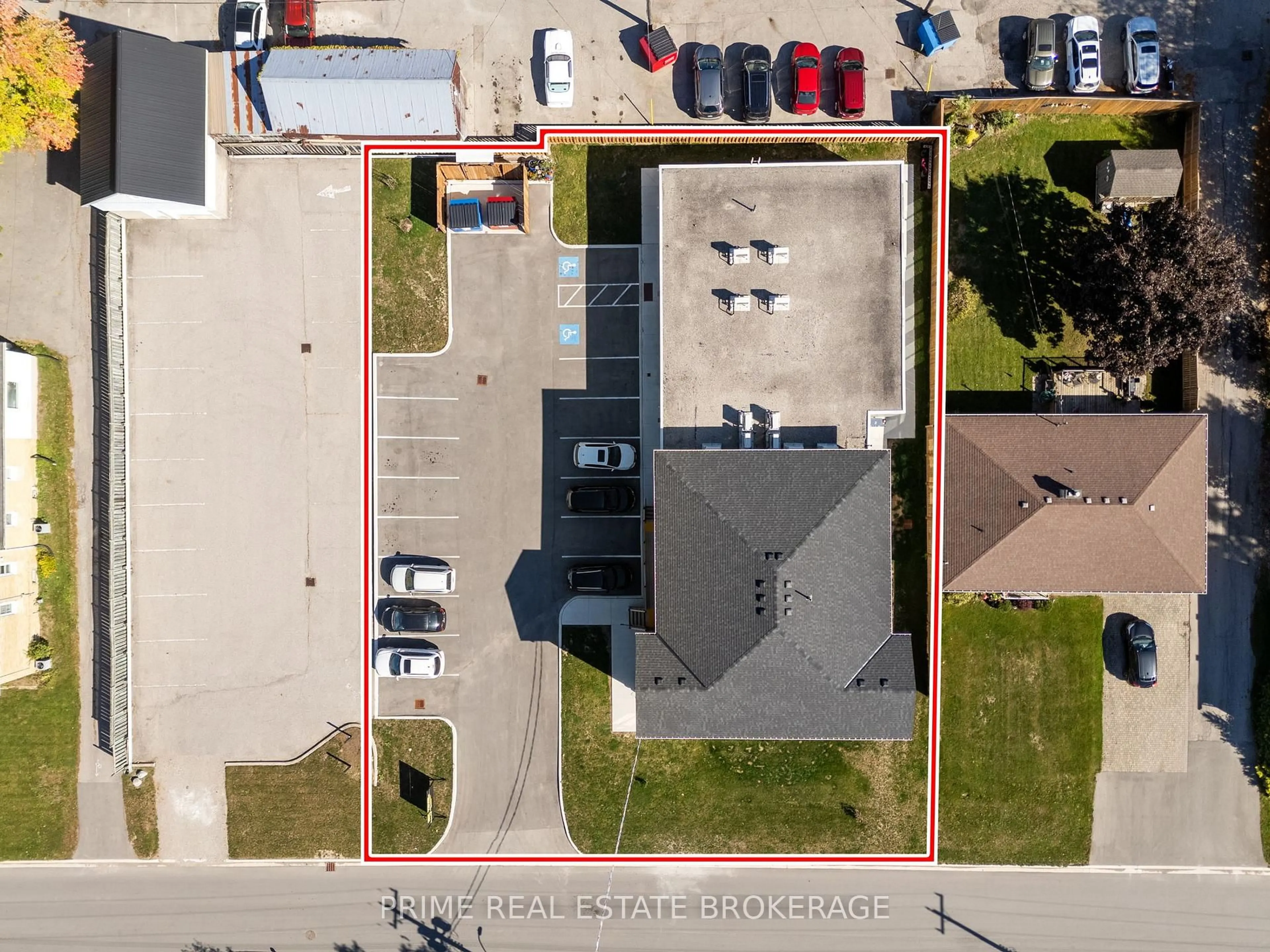 A pic from outside/outdoor area/front of a property/back of a property/a pic from drone, street for 370 William St, South Huron Ontario N0M 1S2