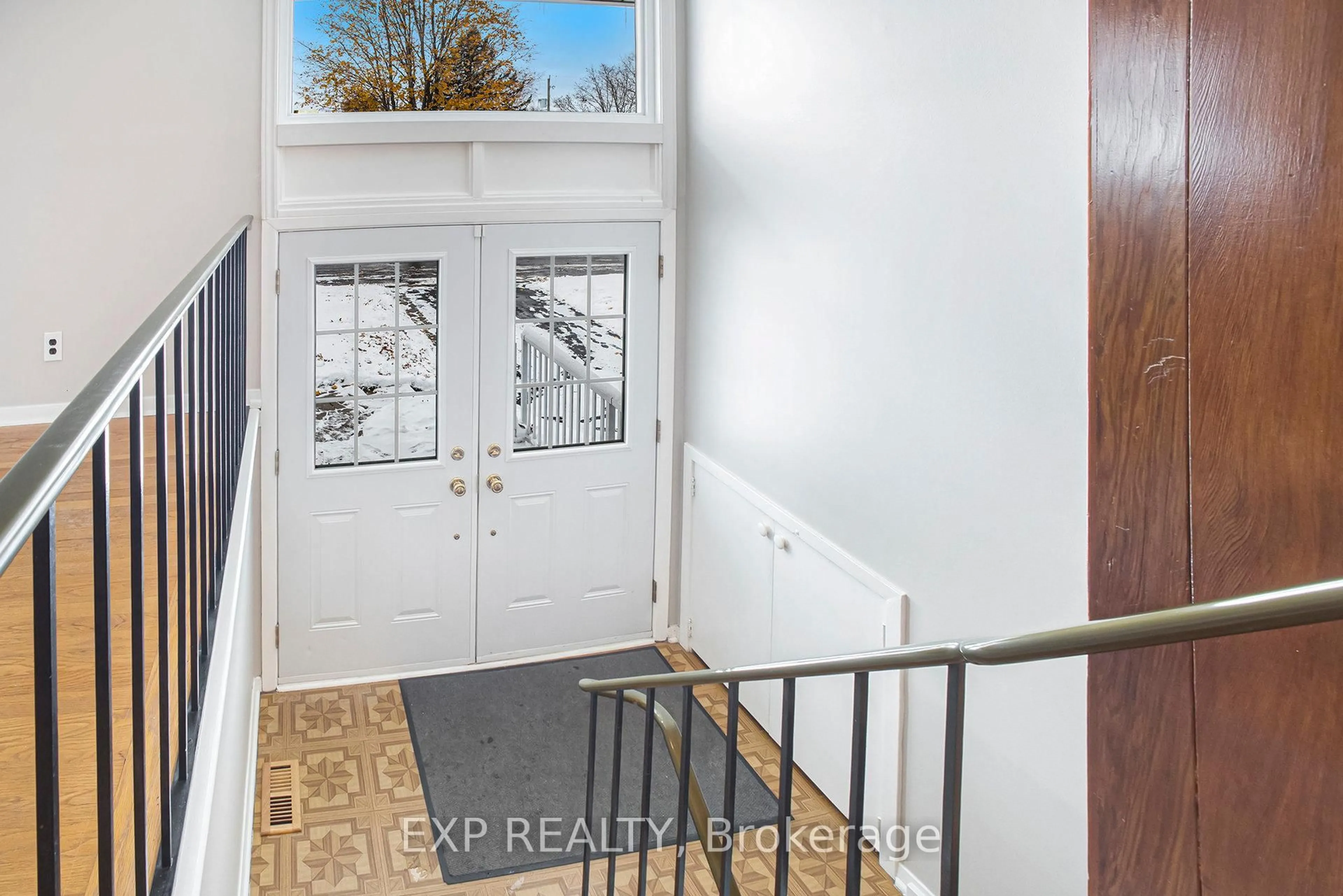 Indoor entryway for 2997 Linton Rd, Ottawa Ontario K1V 8H1