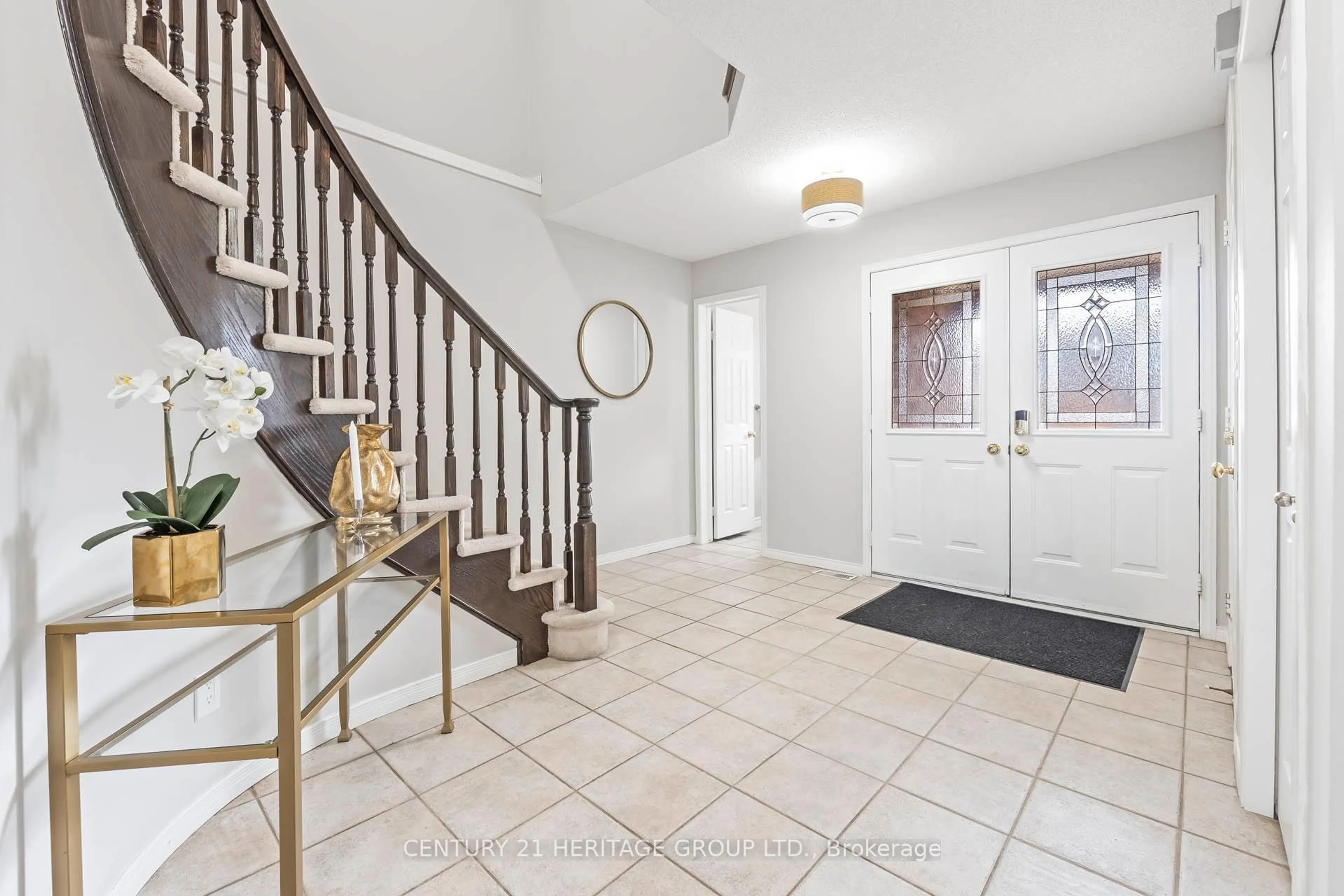 Indoor entryway for 205 Braithwaite Ave, Hamilton Ontario L9G 5A6