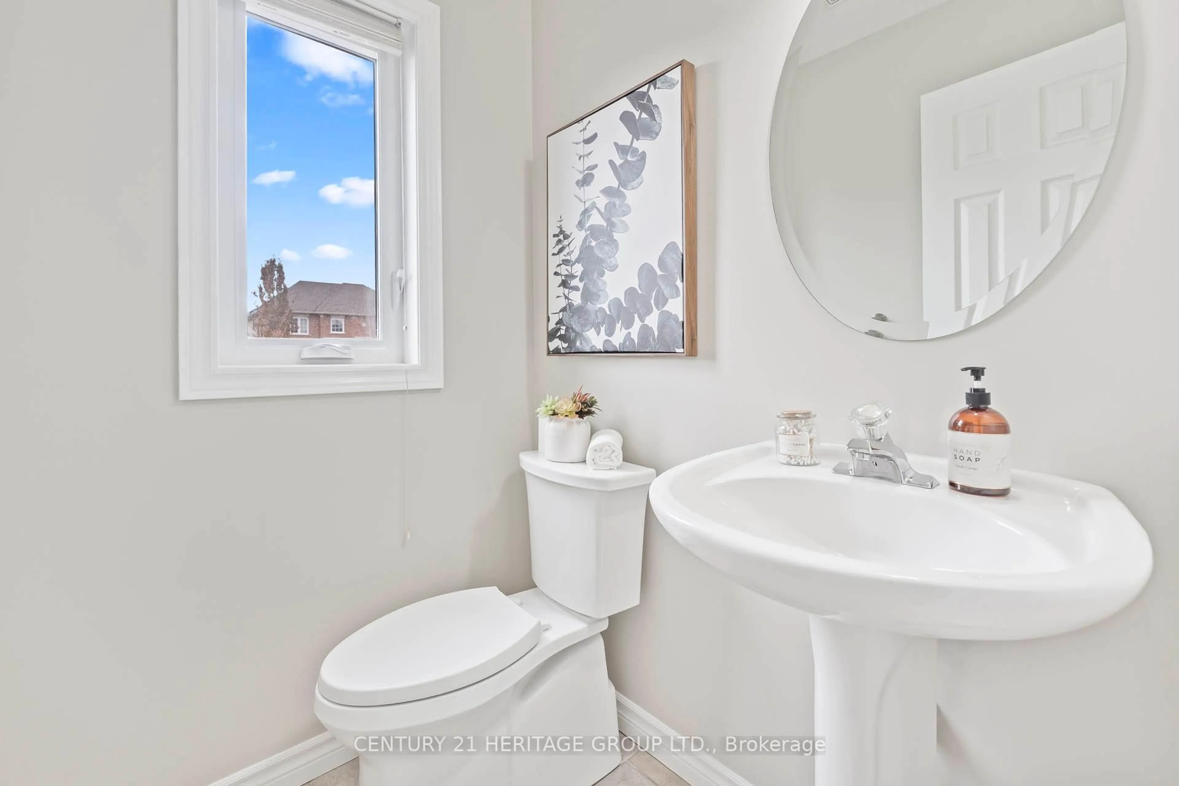 Standard bathroom, ceramic/tile floor for 205 Braithwaite Ave, Hamilton Ontario L9G 5A6