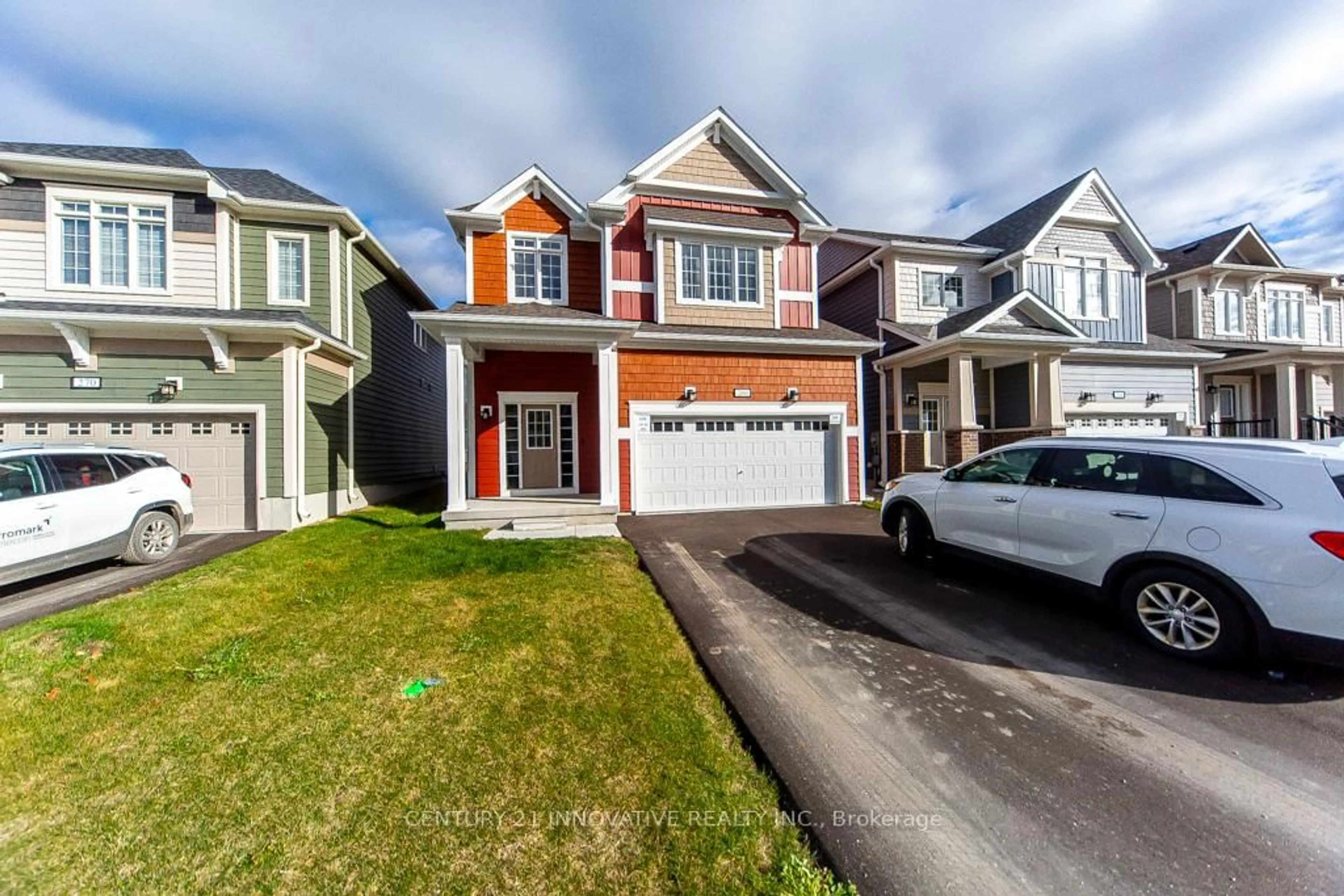 Home with vinyl exterior material, street for 260 Beechwood Forest Lane, Gravenhurst Ontario P1P 1A7