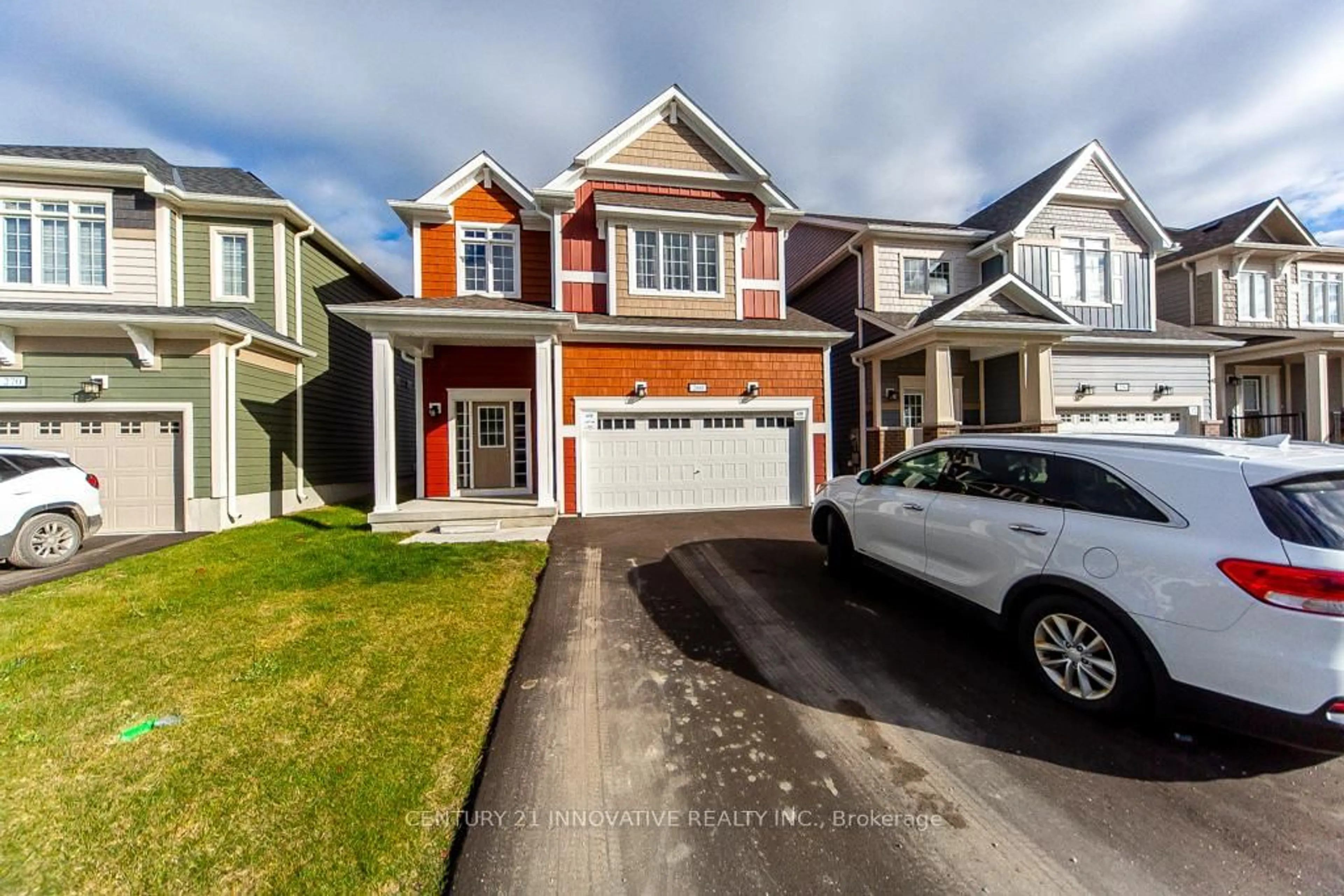 Home with vinyl exterior material, street for 260 Beechwood Forest Lane, Gravenhurst Ontario P1P 1A7