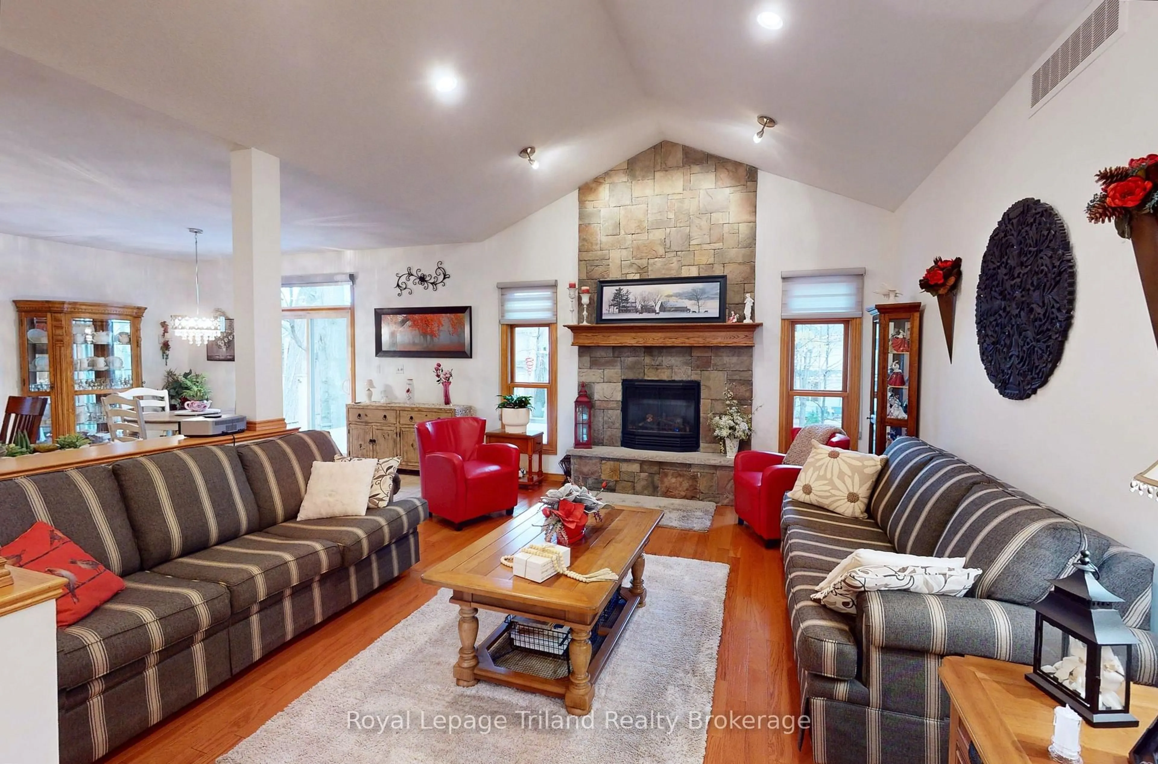 Living room with furniture, unknown for 123 Forestway Tr, Woodstock Ontario N4S 9A7