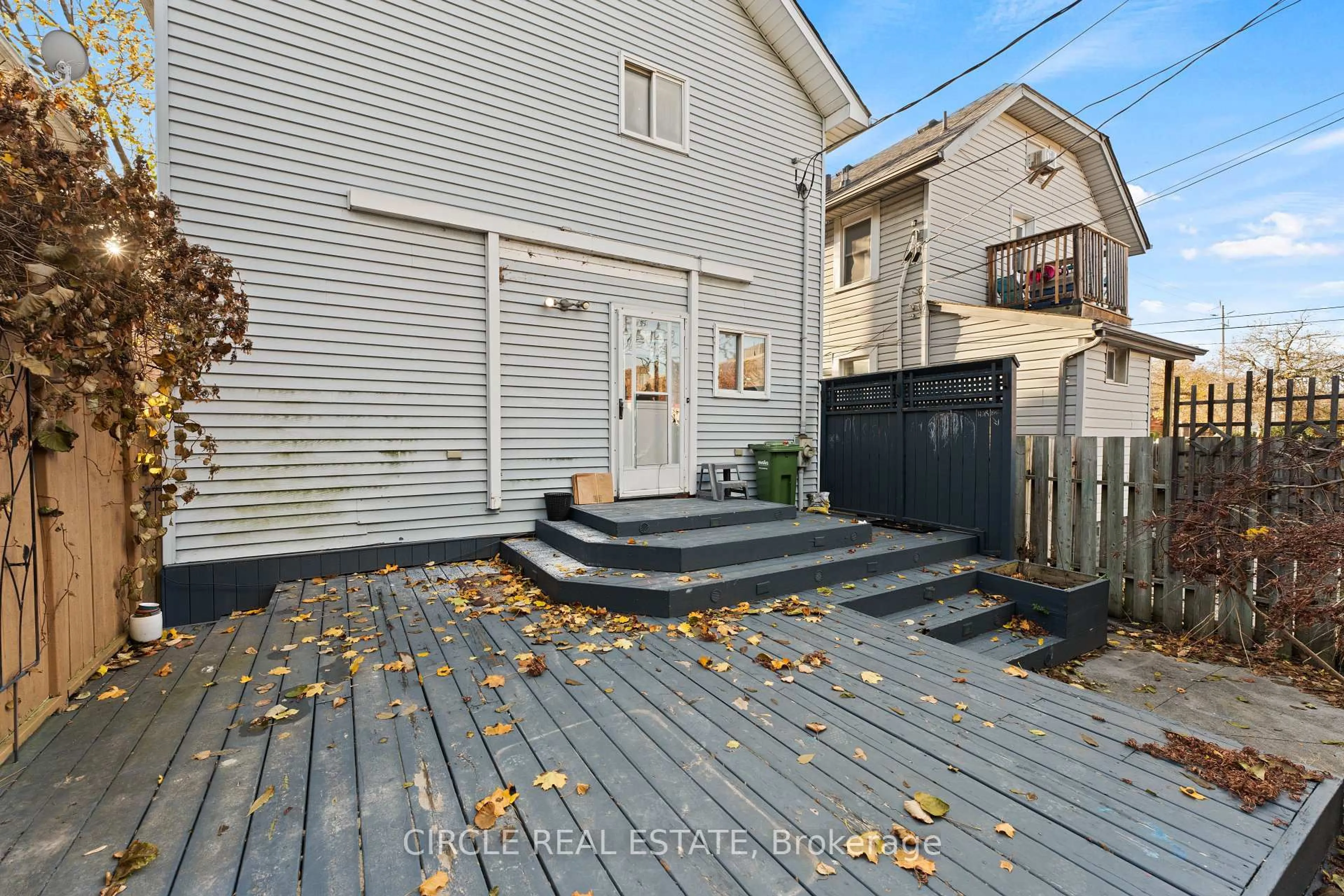 Patio, street for 1374 Pelissier St, Windsor Ontario N8X 1M5