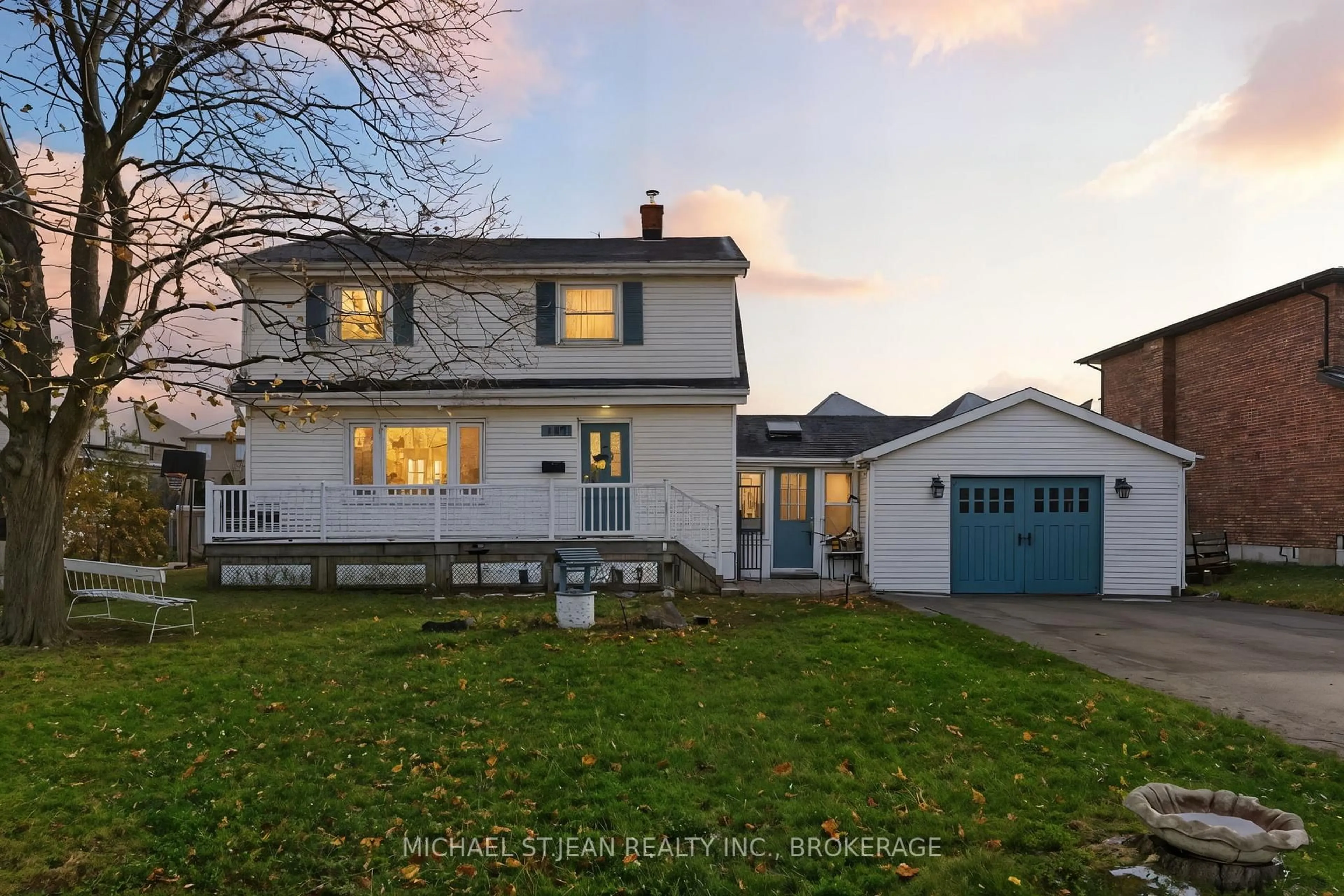 A pic from outside/outdoor area/front of a property/back of a property/a pic from drone, street for 160 First Rd, Hamilton Ontario L8J 2R4