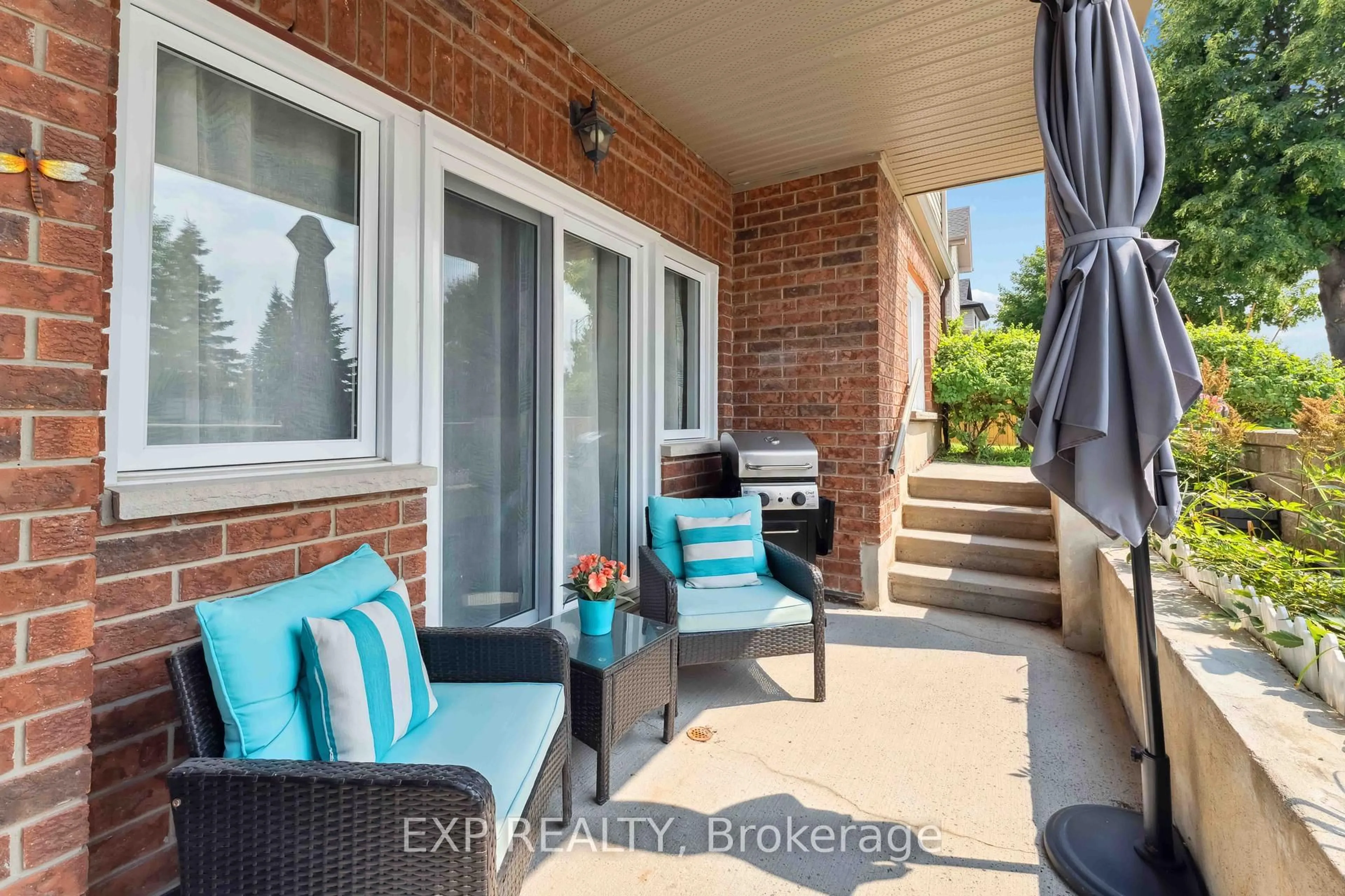 Patio, street for 231 Crestway Dr #B, Ottawa Ontario K2G 7C5
