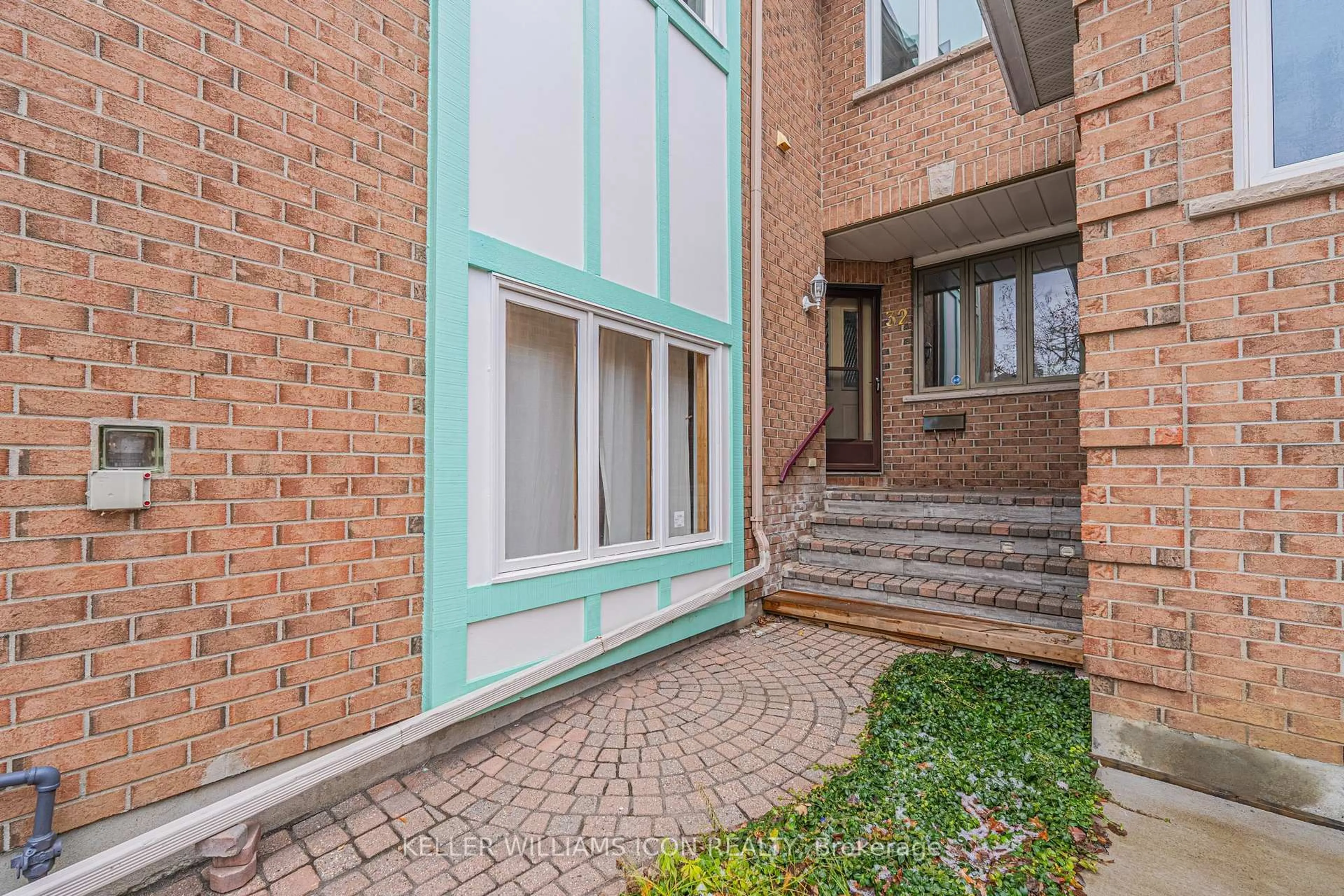 Unknown for 32 Ashpark Cres, Ottawa Ontario K1T 3N8