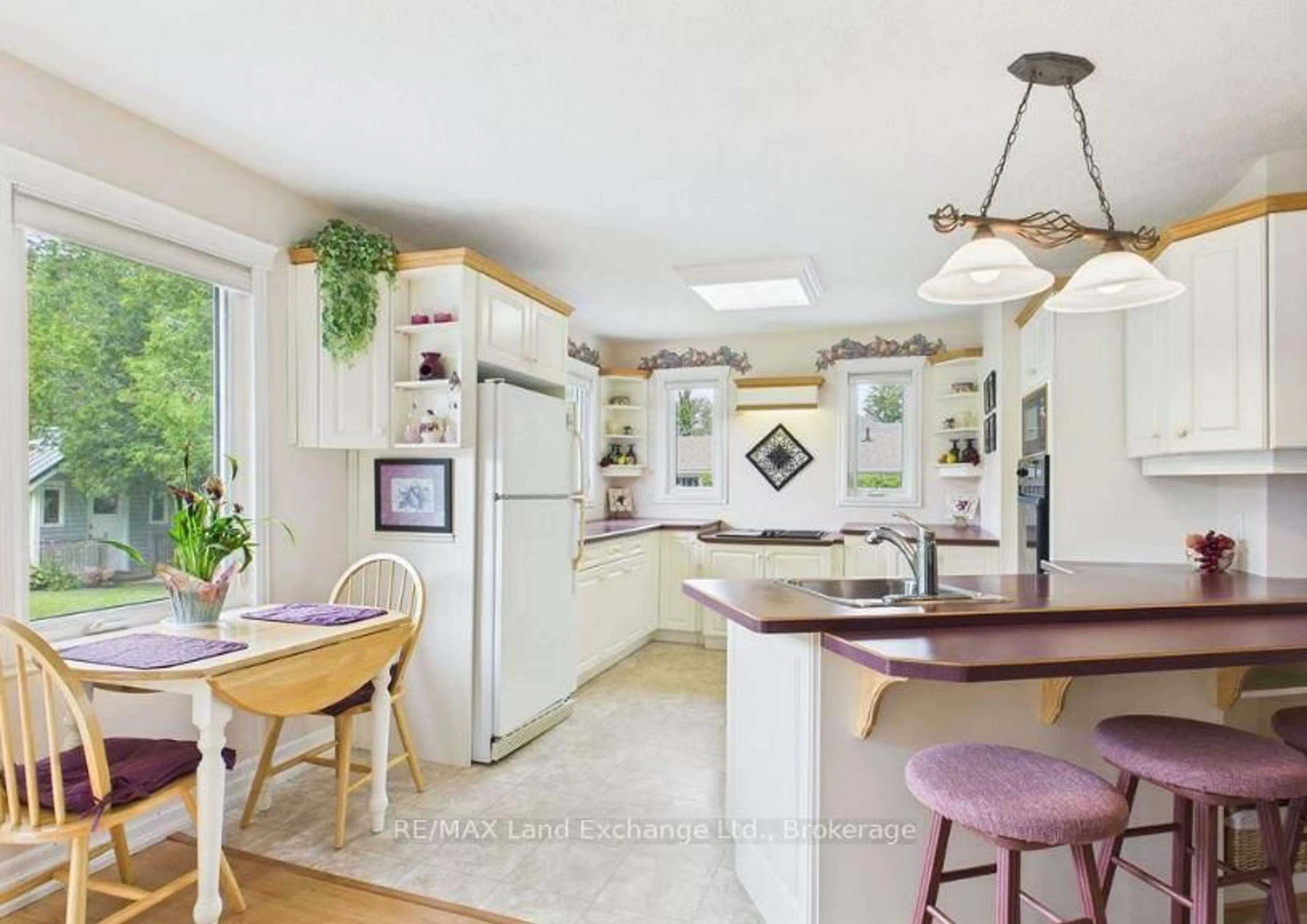 Open concept kitchen, ceramic/tile floor for 119 Seneca St, Huron-Kinloss Ontario N2Z 2X3