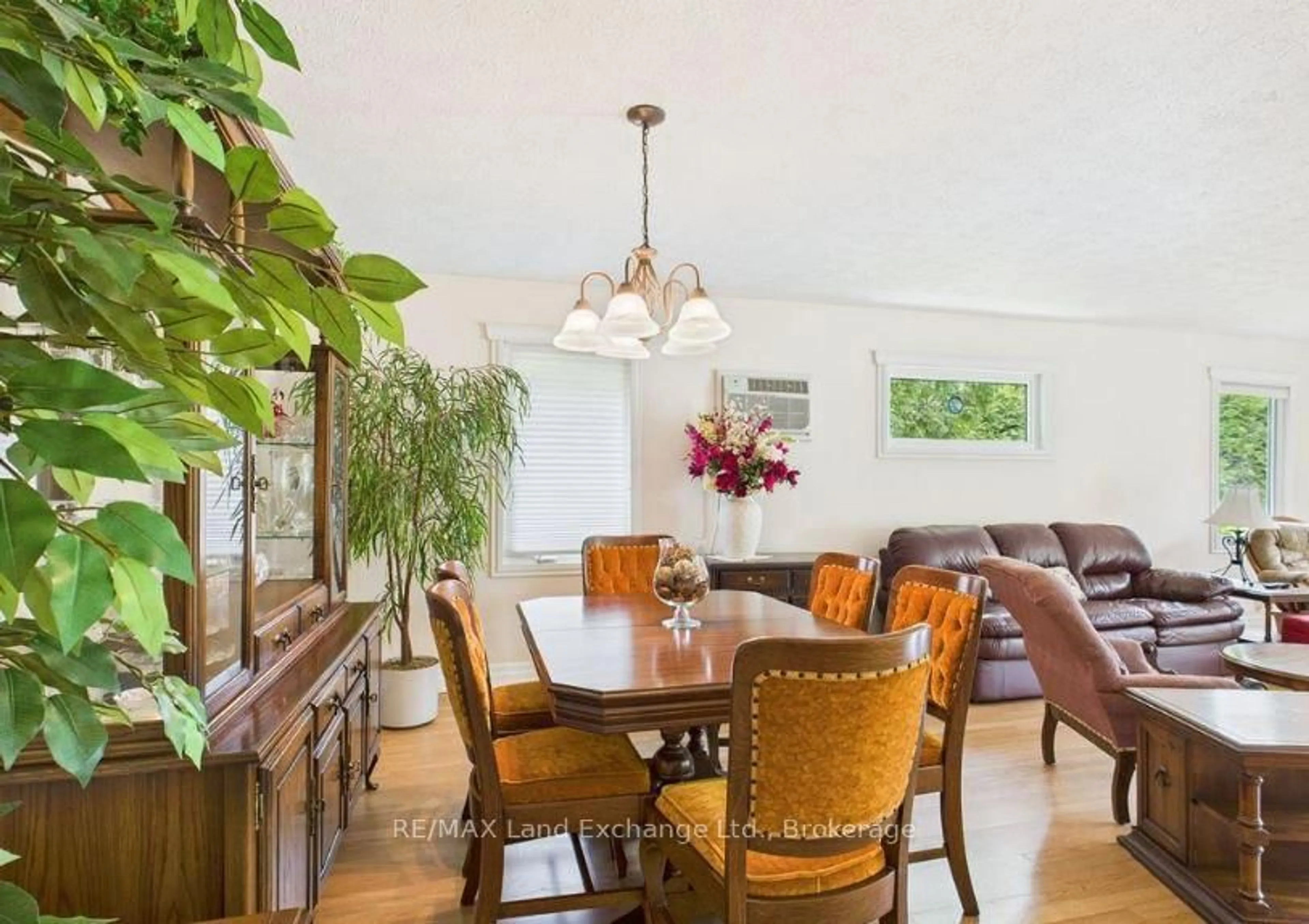 Dining room, wood/laminate floor for 119 Seneca St, Huron-Kinloss Ontario N2Z 2X3