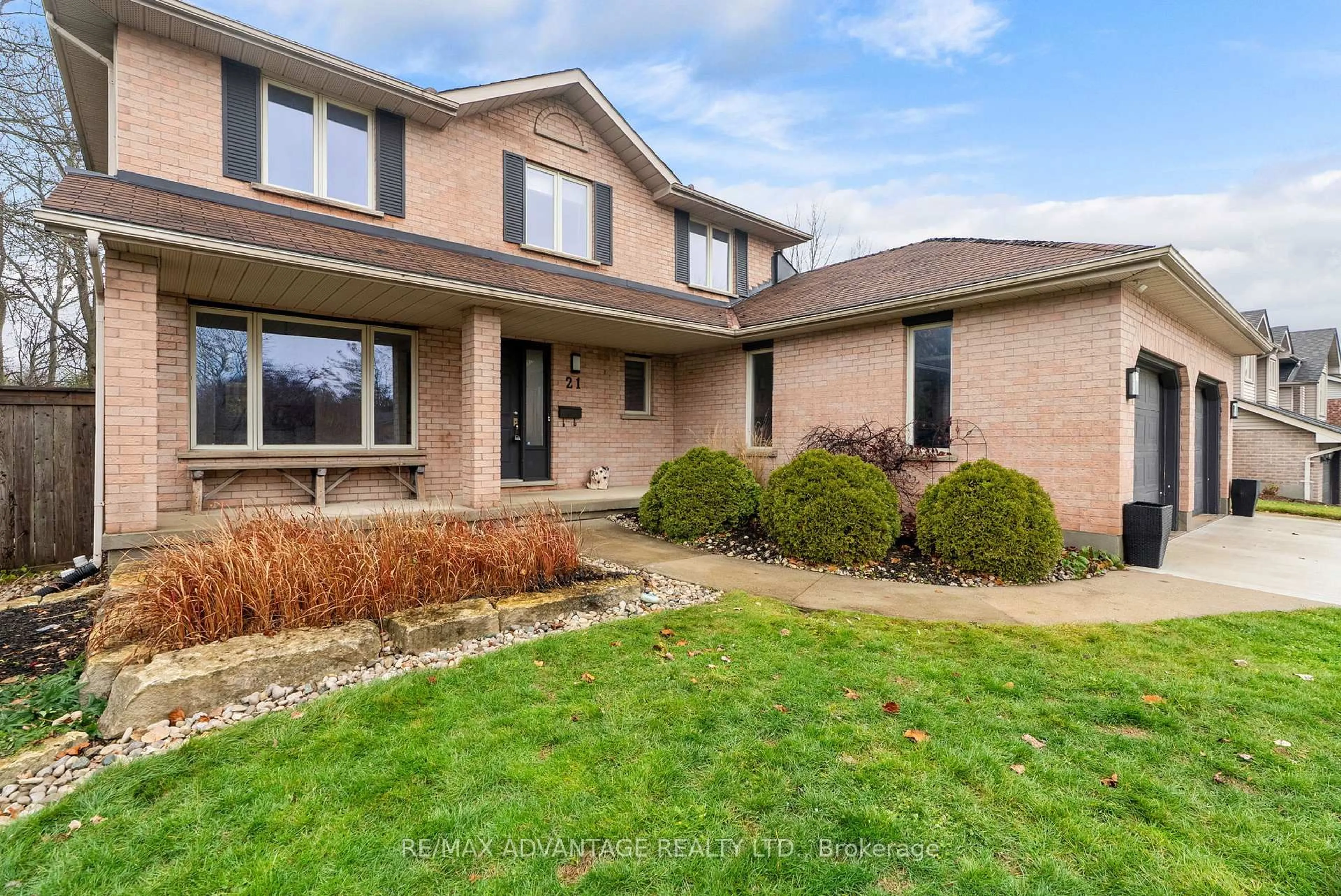 Home with brick exterior material, street for 21 Village Gate Cres, Thames Centre Ontario N0L 1G3