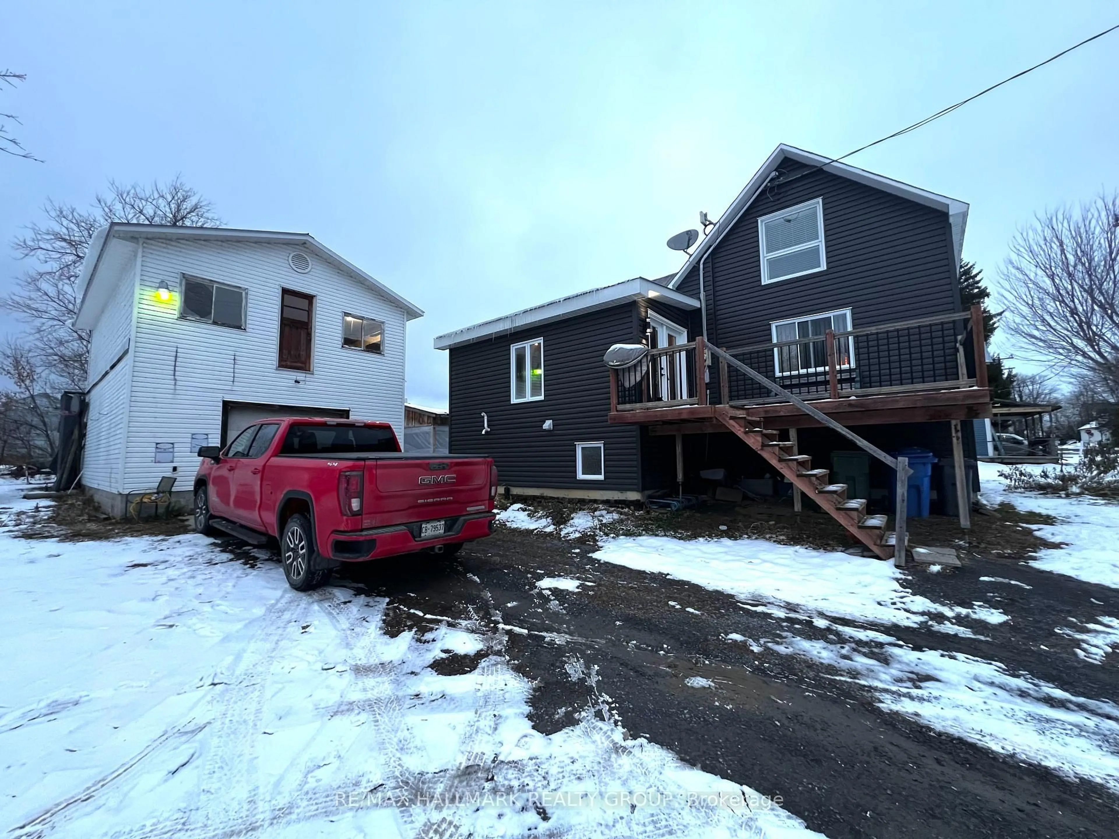 A pic from outside/outdoor area/front of a property/back of a property/a pic from drone, street for 2121 Con10 Concession, Alfred and Plantagenet Ontario K0B 1C0