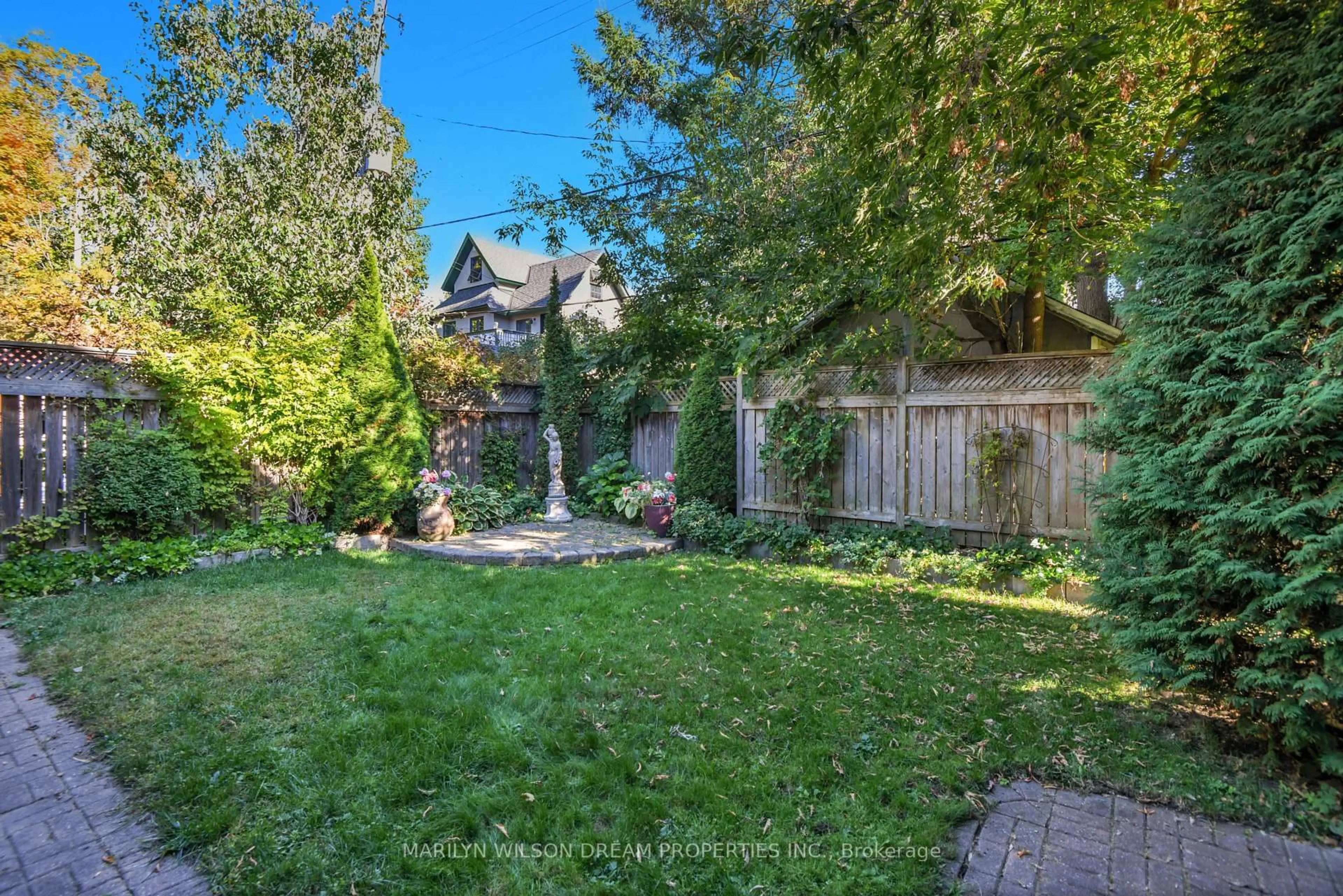 A pic from outside/outdoor area/front of a property/back of a property/a pic from drone, street for 24 Clemow Ave, Ottawa Ontario K1S 2B2