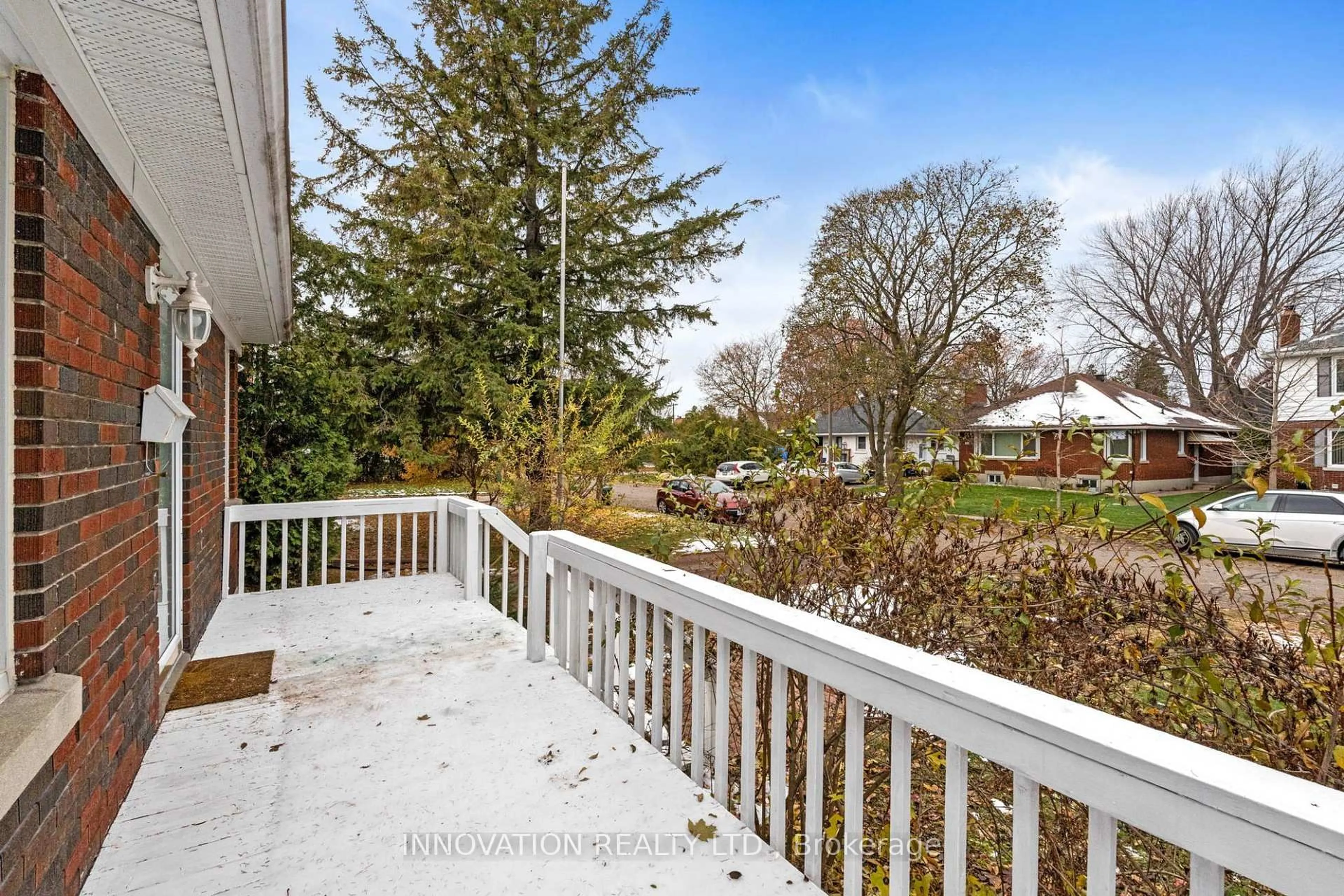 A pic from outside/outdoor area/front of a property/back of a property/a pic from drone, unknown for 542 Wolffdale Cres, Ottawa Ontario K1K 1N5