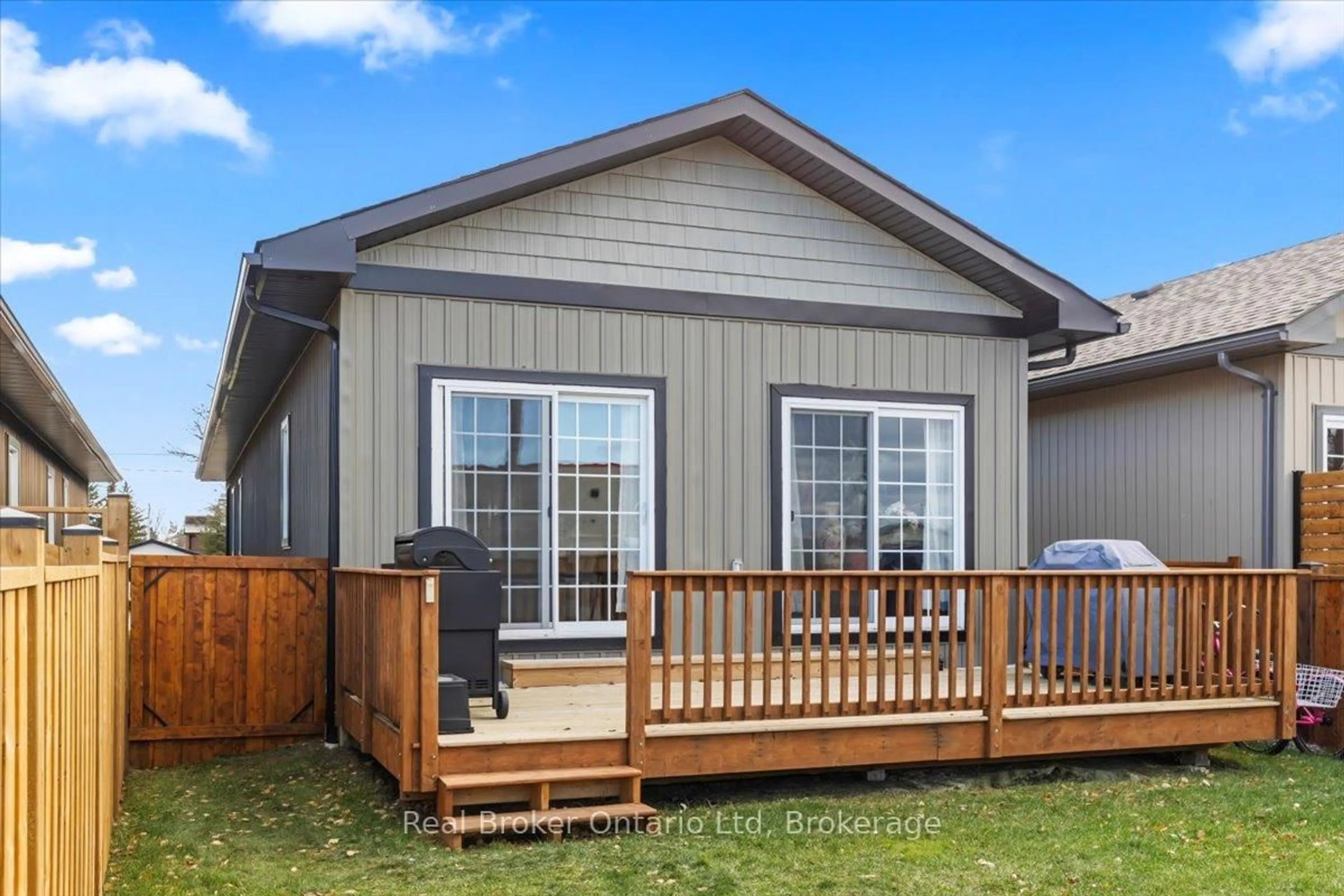 Home with vinyl exterior material, unknown for 169 Main St, Southgate Ontario N0C 1B0