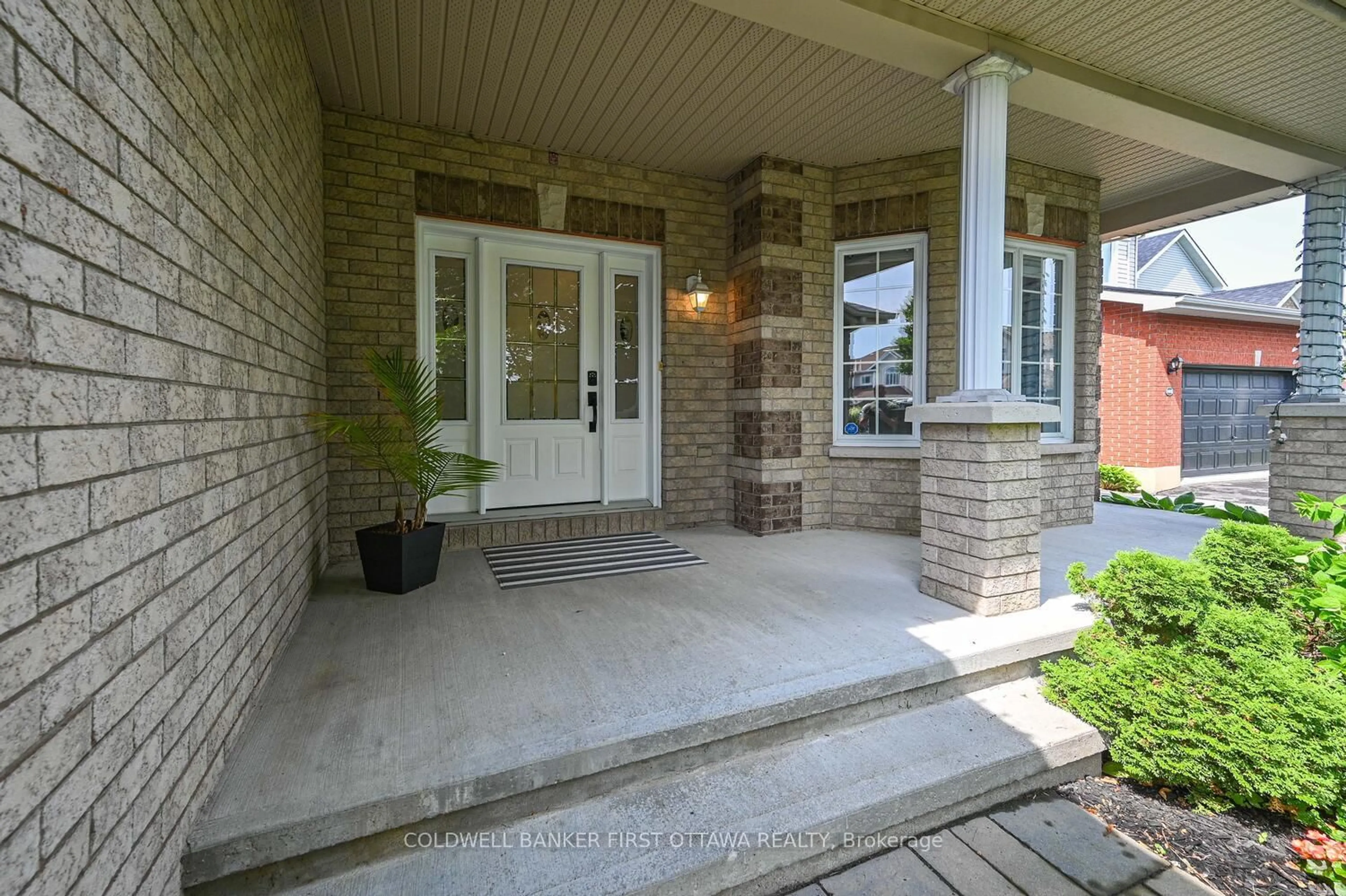 Indoor entryway for 105 Sirocco Cres, Stittsville Ontario K2S 2C9