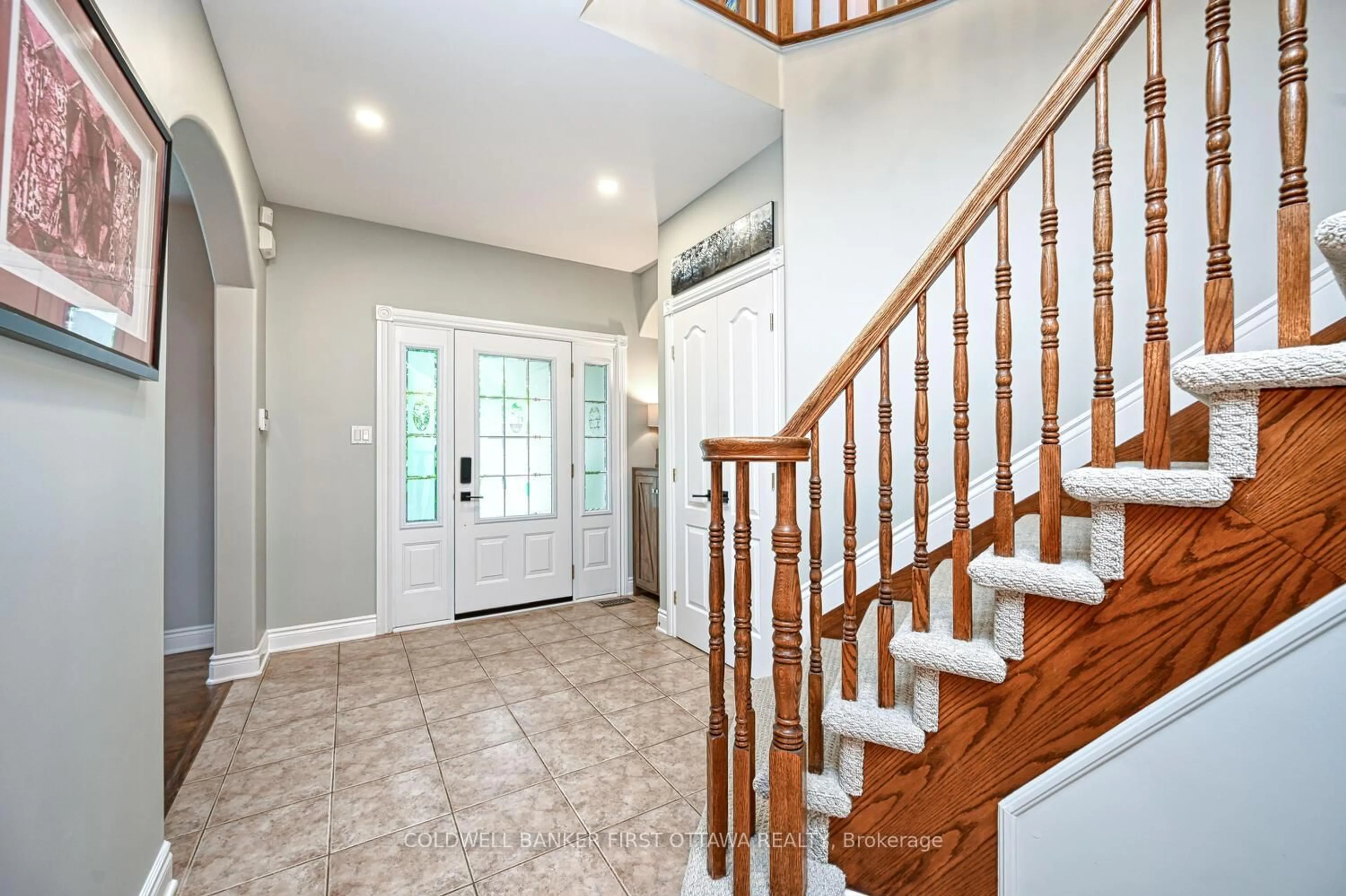 Indoor entryway for 105 Sirocco Cres, Stittsville Ontario K2S 2C9