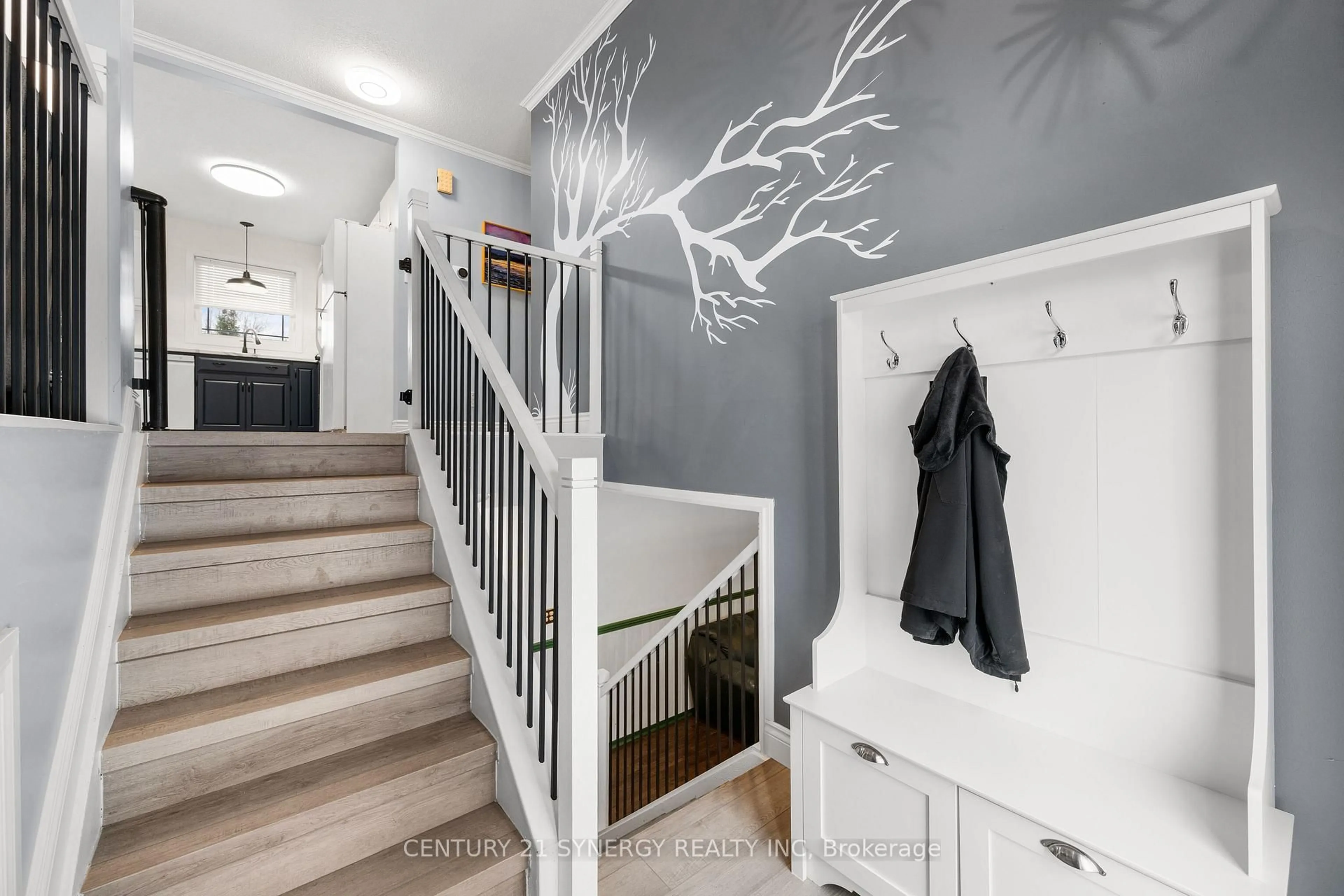Indoor entryway for 273 Oakwood Dr, Clarence-Rockland Ontario K4K 1K9