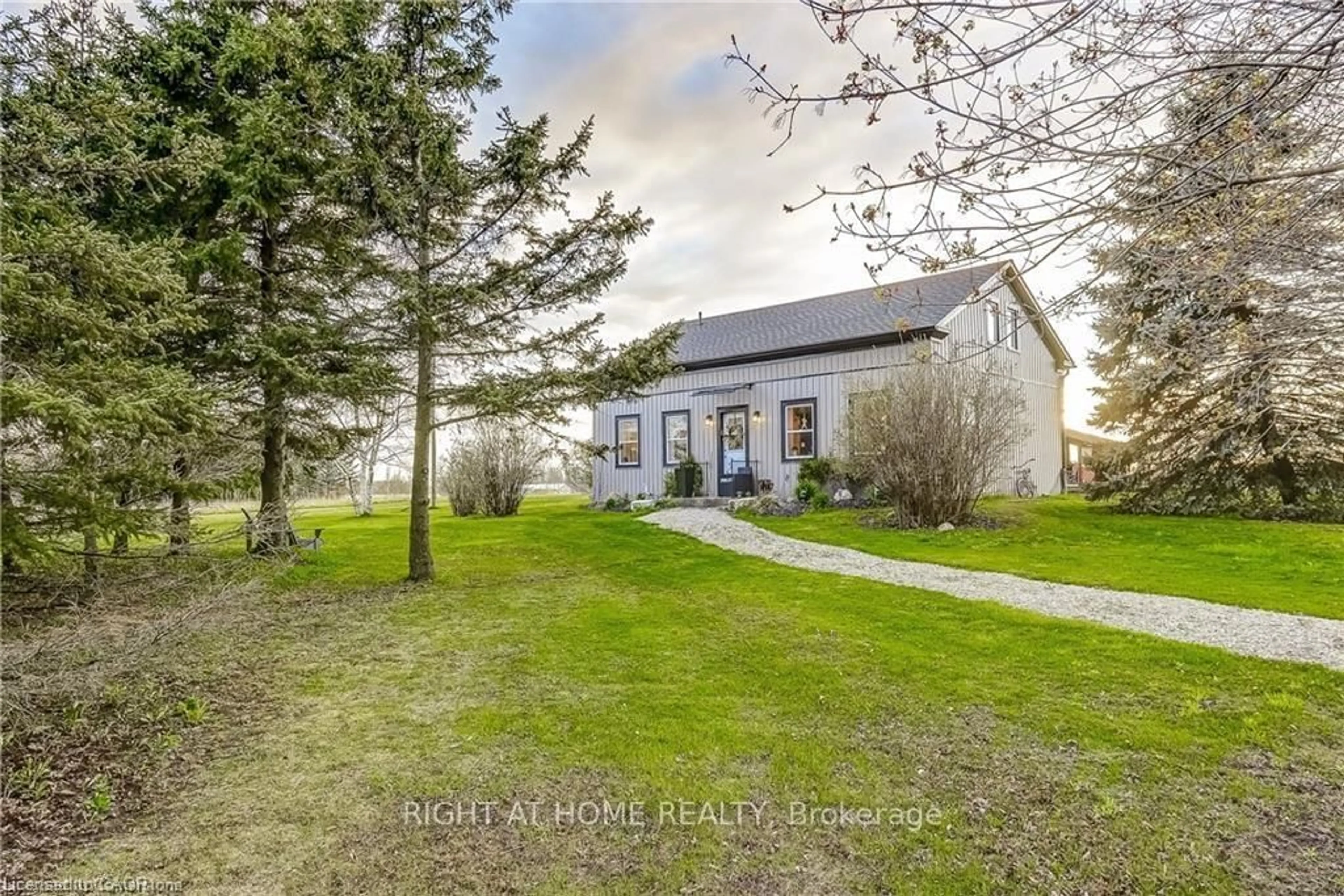 A pic from outside/outdoor area/front of a property/back of a property/a pic from drone, unknown for 3759 Hwy 3 Rd, Haldimand Ontario N0A 1H0