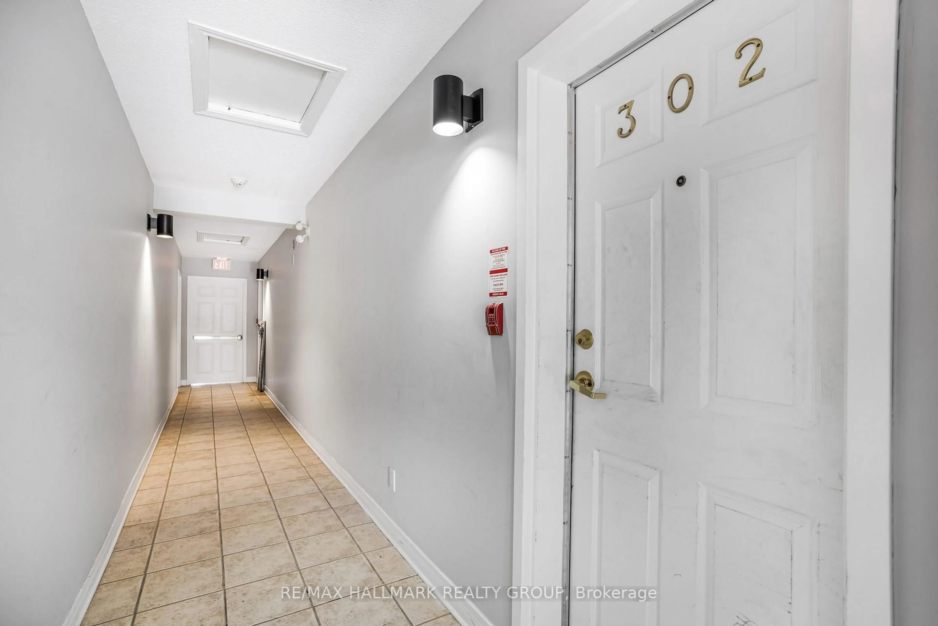 Indoor foyer for 1005 Laurier St #302, Clarence-Rockland Ontario K4K 1T7