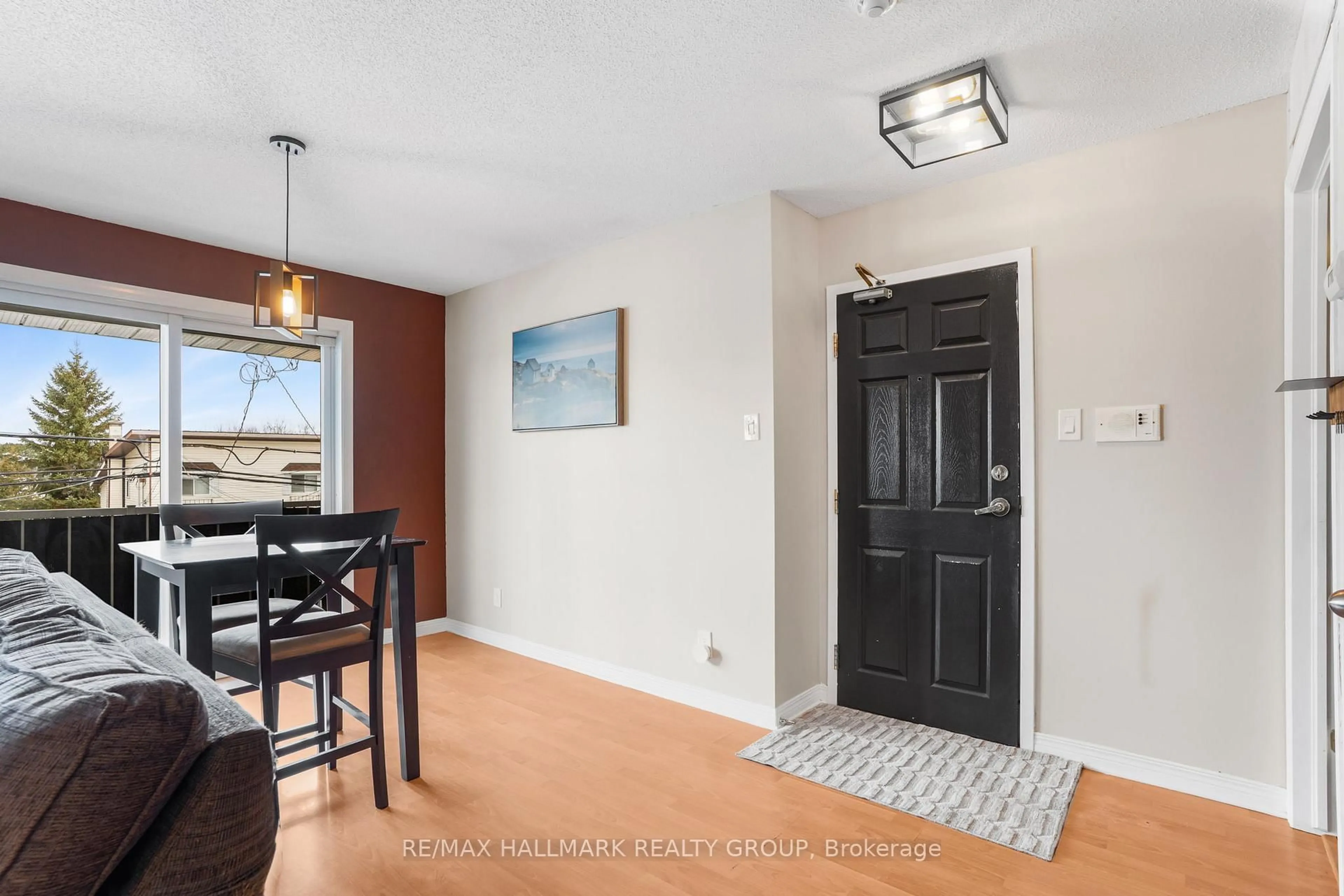 Indoor entryway for 1005 Laurier St #302, Clarence-Rockland Ontario K4K 1T7