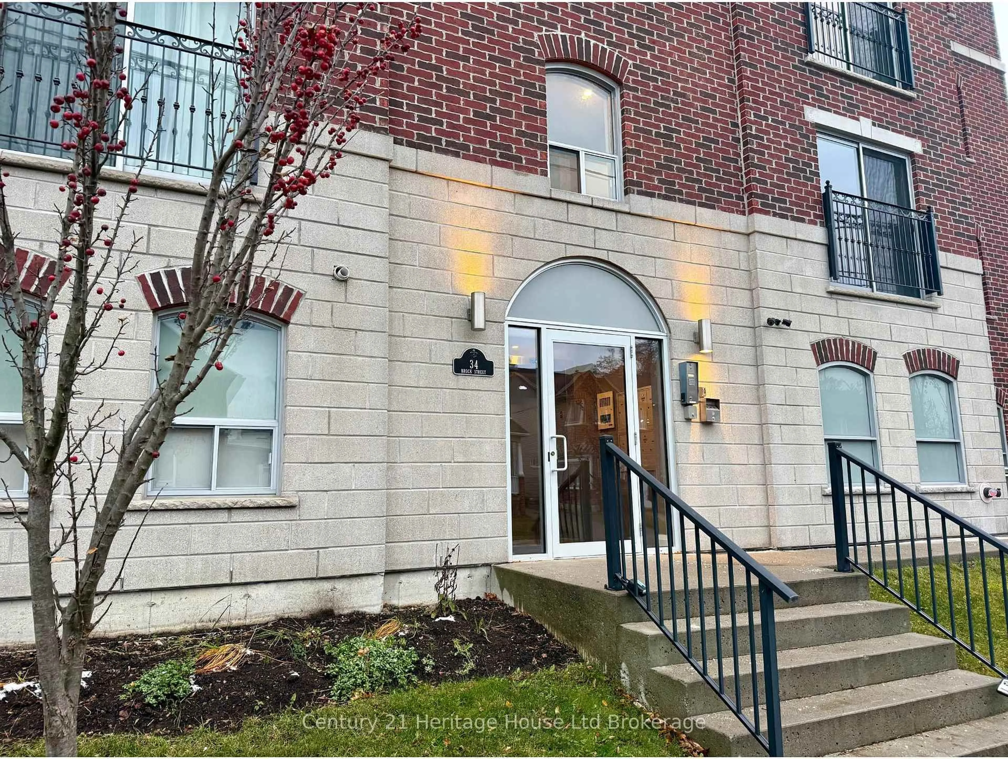 Indoor foyer for 34 Brock St #303, Woodstock Ontario N4S 3B5