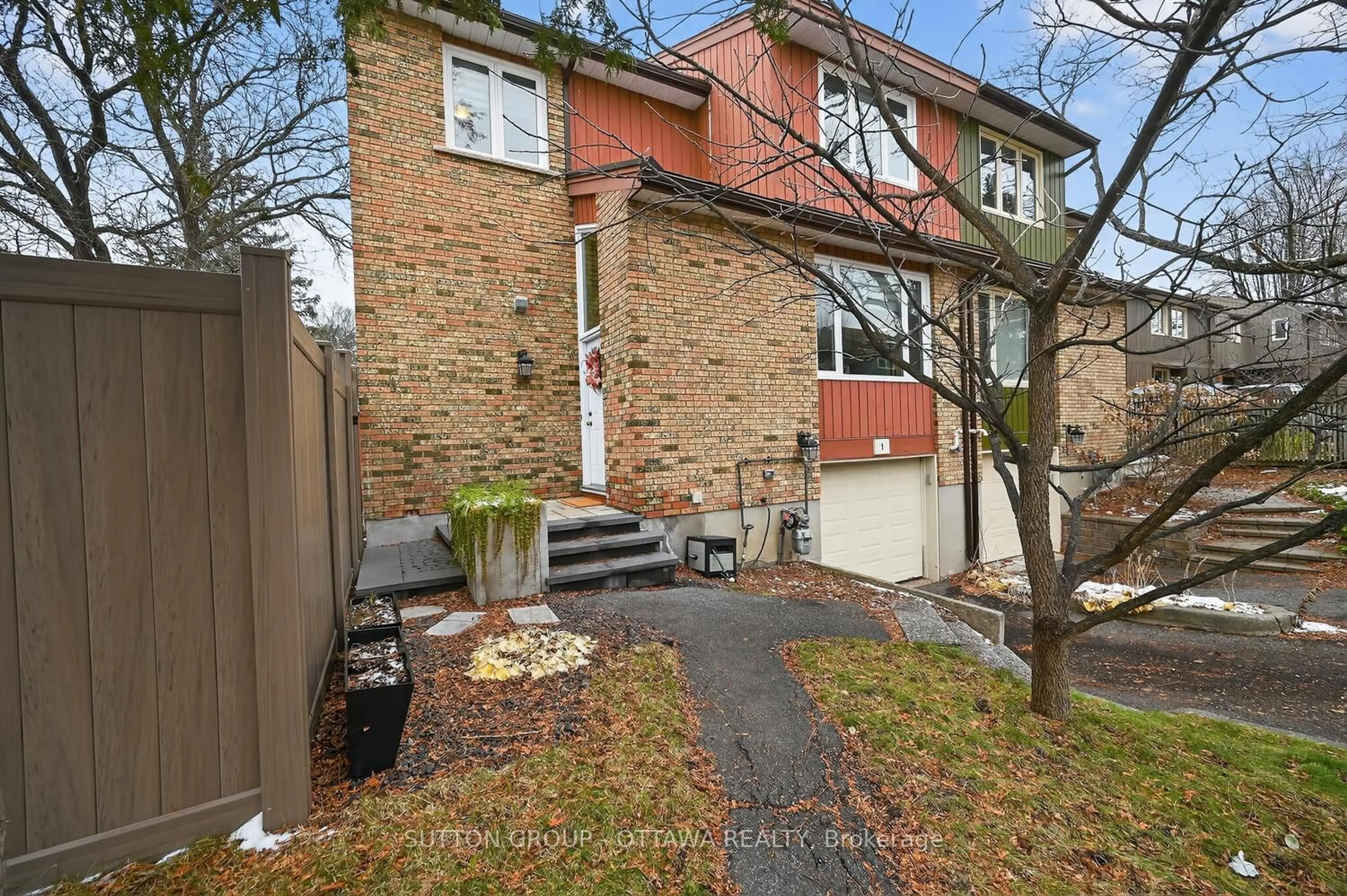 A pic from outside/outdoor area/front of a property/back of a property/a pic from drone, street for 1 Bayside Private, Ottawa Ontario K1V 9R3