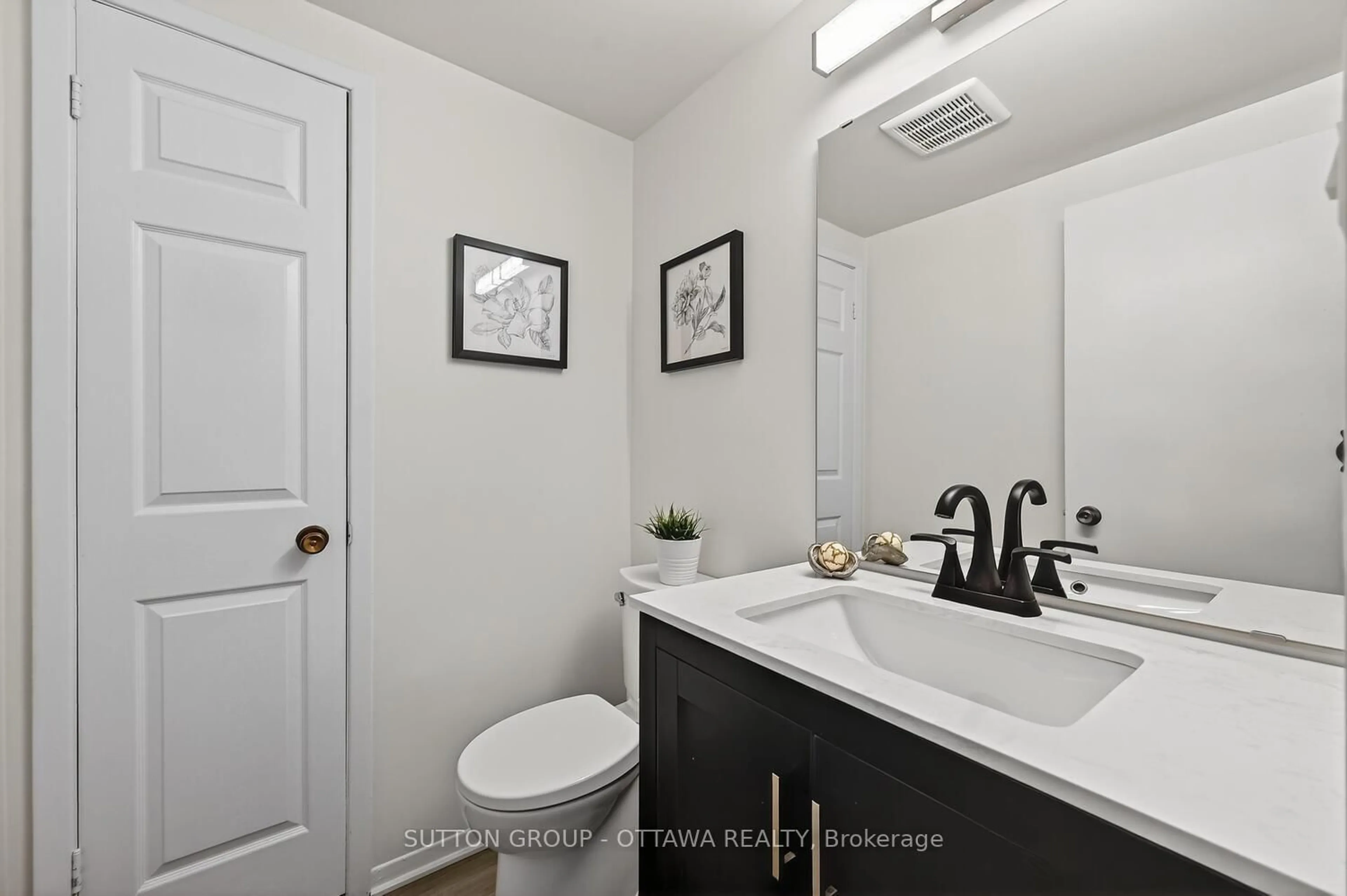 Standard bathroom, ceramic/tile floor for 1 Bayside Private, Ottawa Ontario K1V 9R3