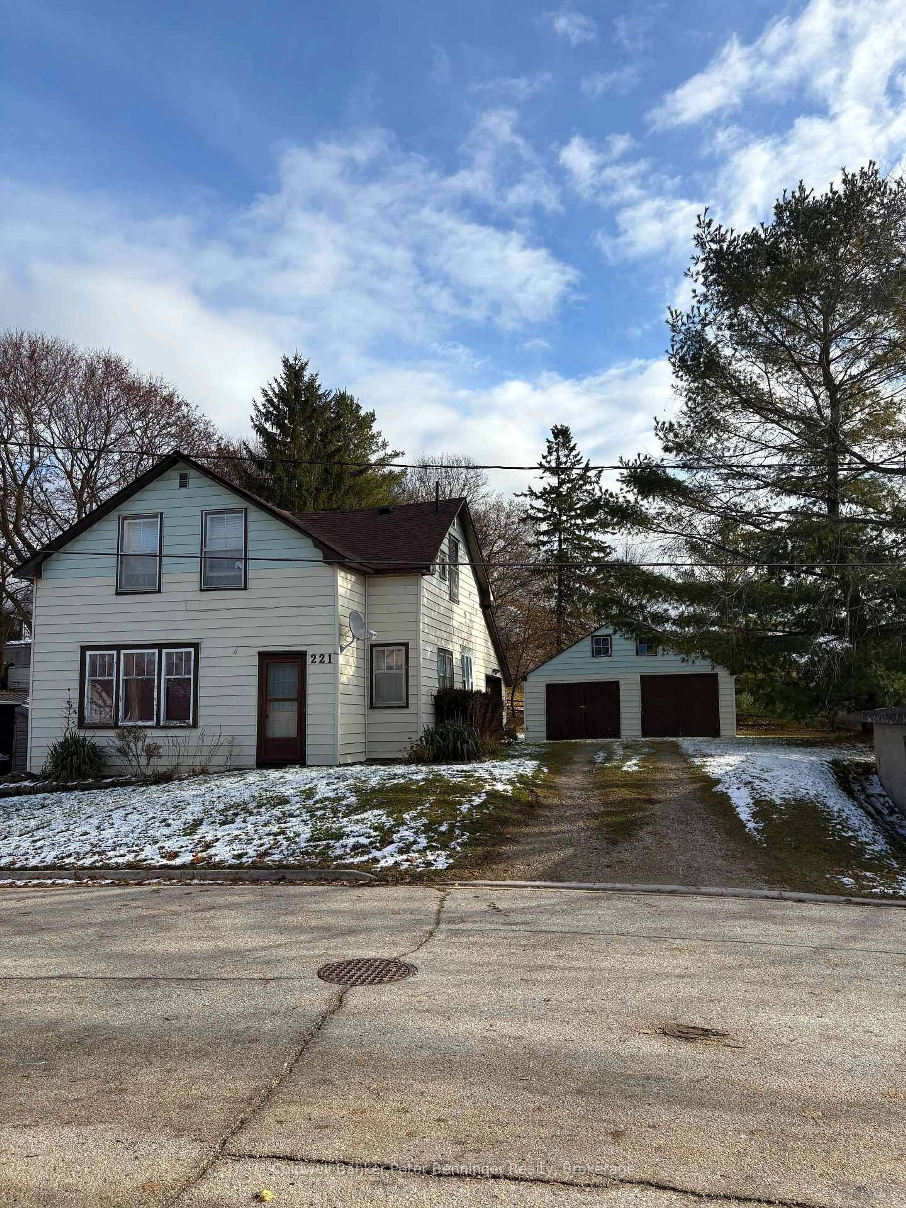 Unknown for 221 Queen St, West Grey Ontario N0G 1R0