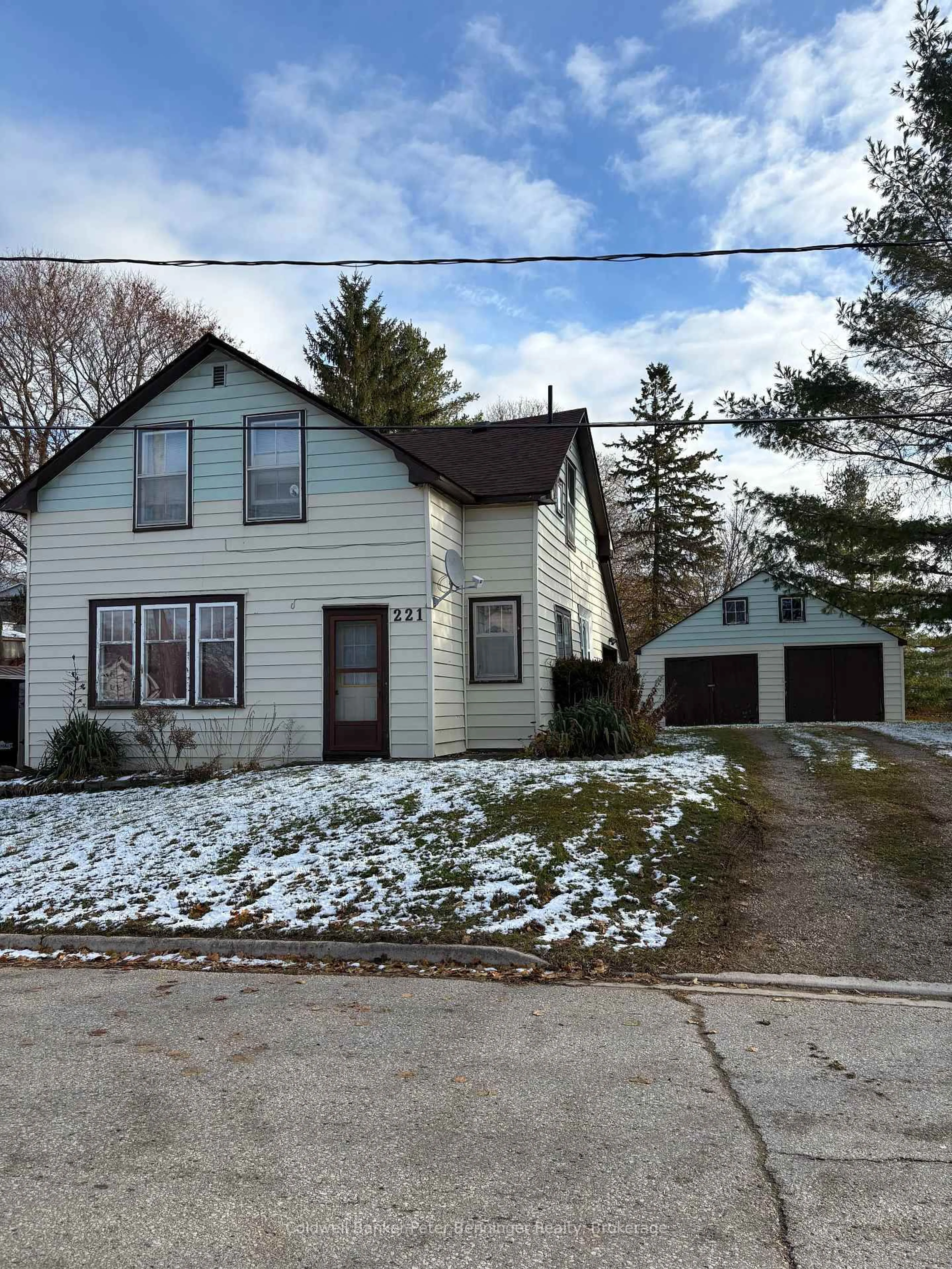 Unknown for 221 Queen St, West Grey Ontario N0G 1R0