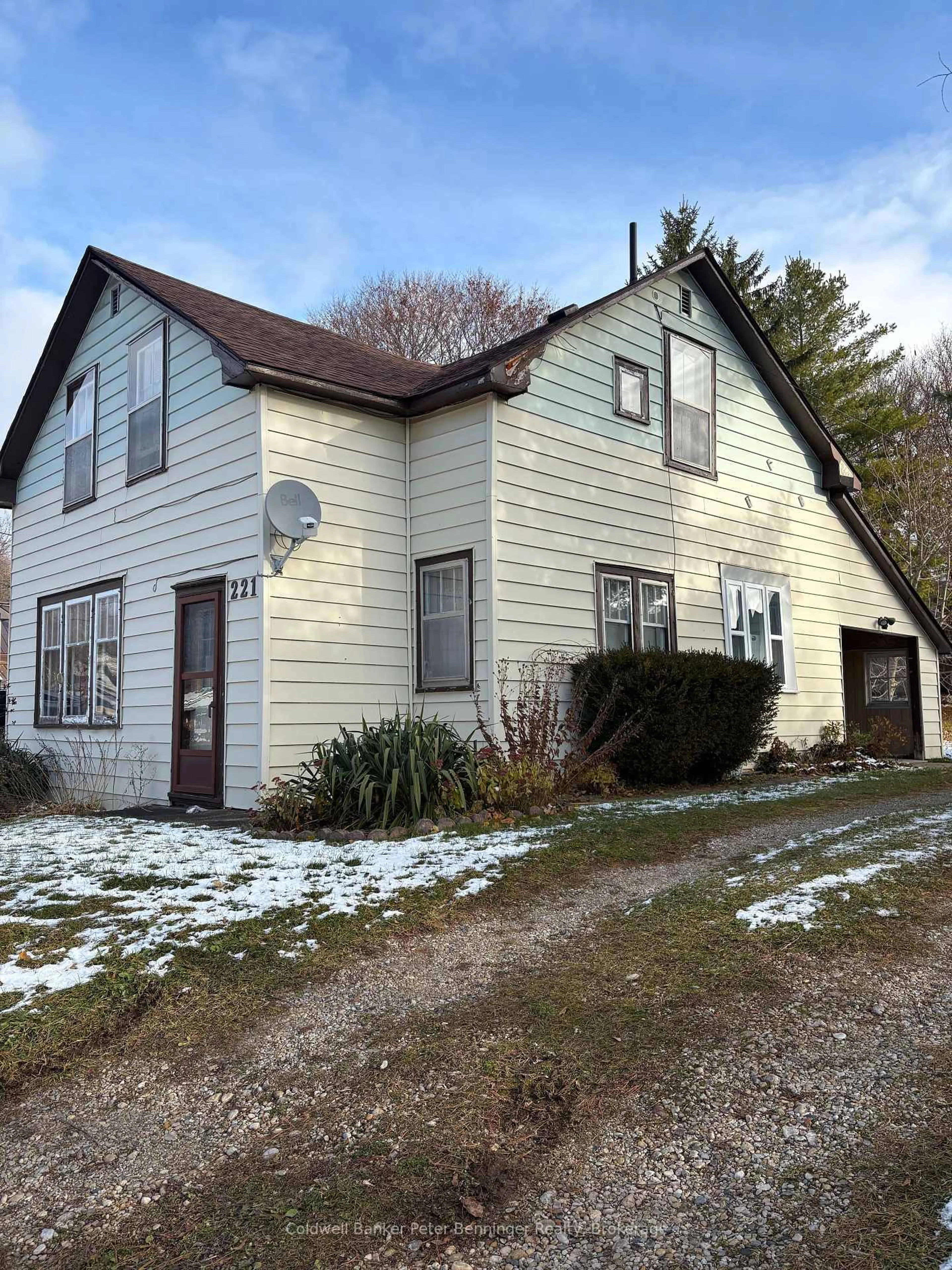 A pic from outside/outdoor area/front of a property/back of a property/a pic from drone, building for 221 Queen St, West Grey Ontario N0G 1R0