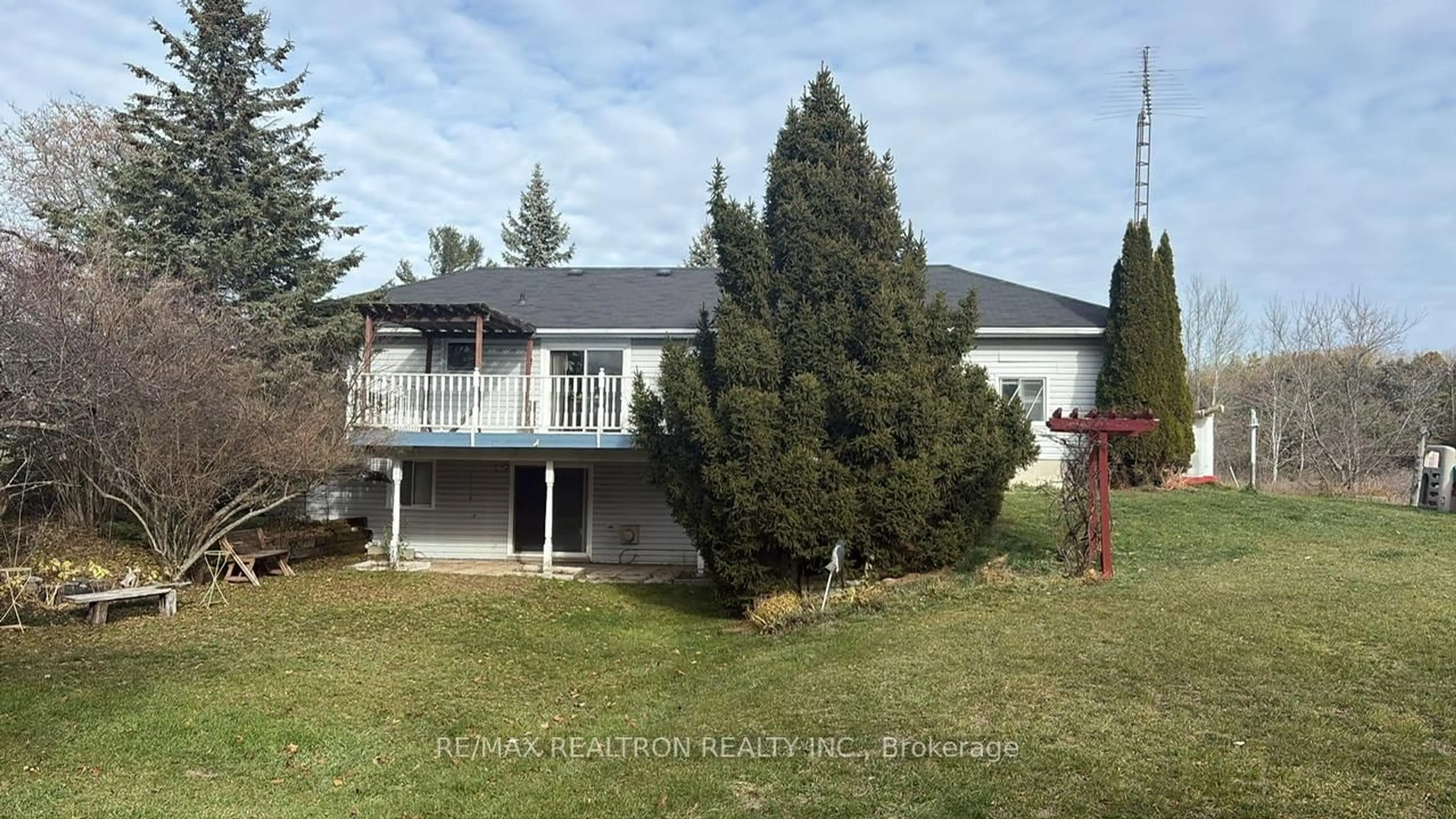 Home with vinyl exterior material, mountain view for 104 Oak St, Cramahe Ontario K0K 1M0