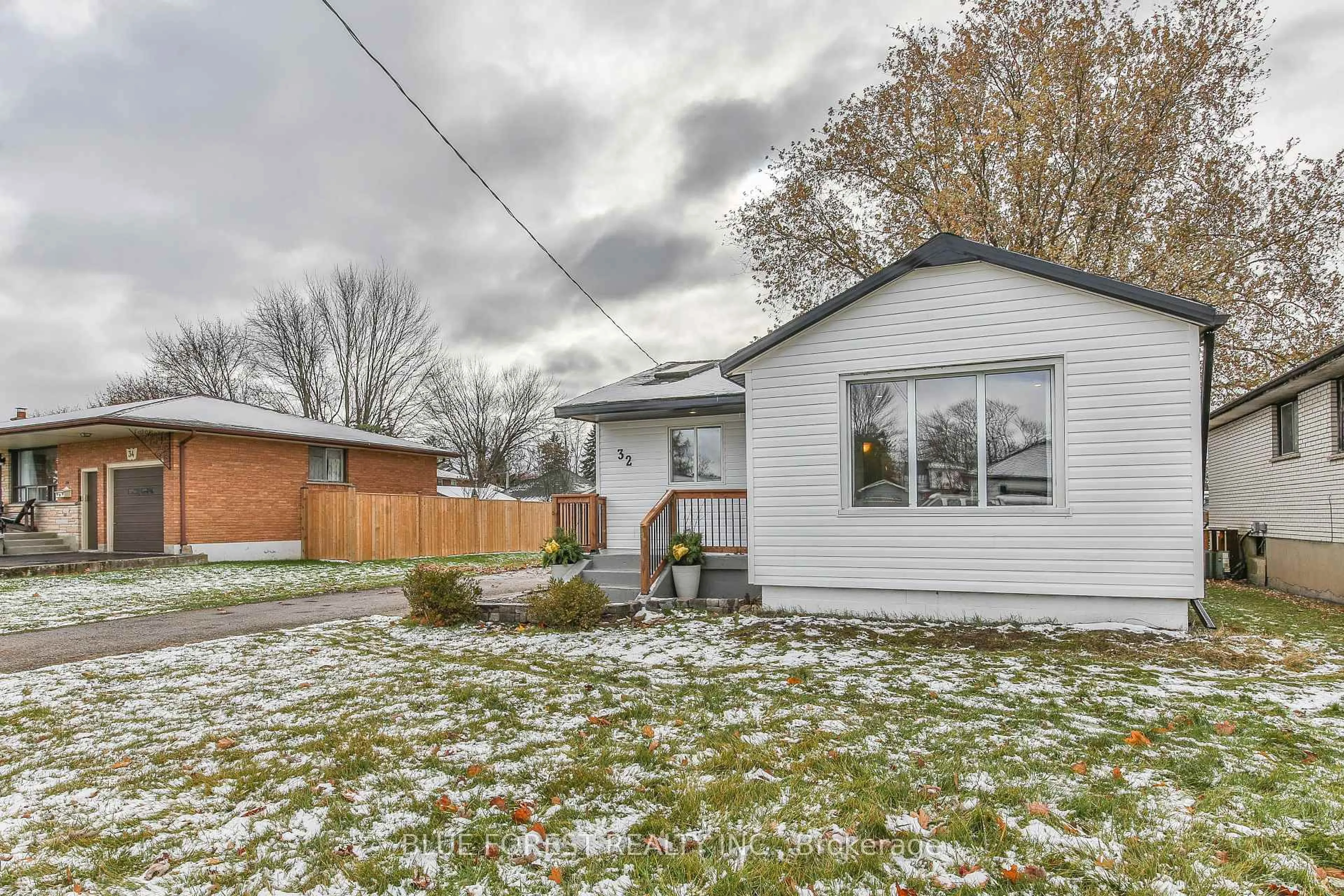 Unknown for 32 Mary St, St. Thomas Ontario N5R 2V8