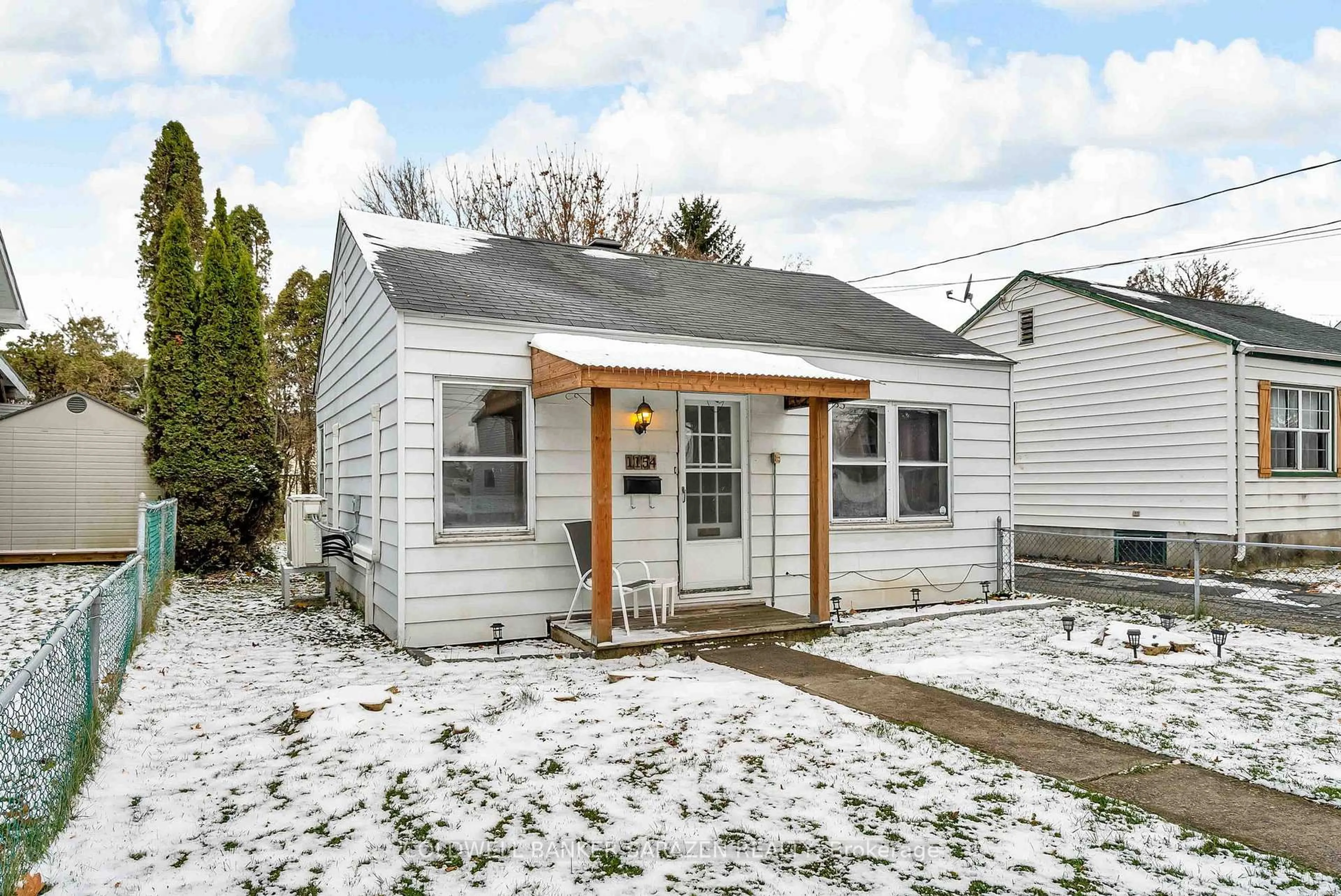 Home with vinyl exterior material, street for 1154 Dieppe St, Cornwall Ontario K6H 3K3