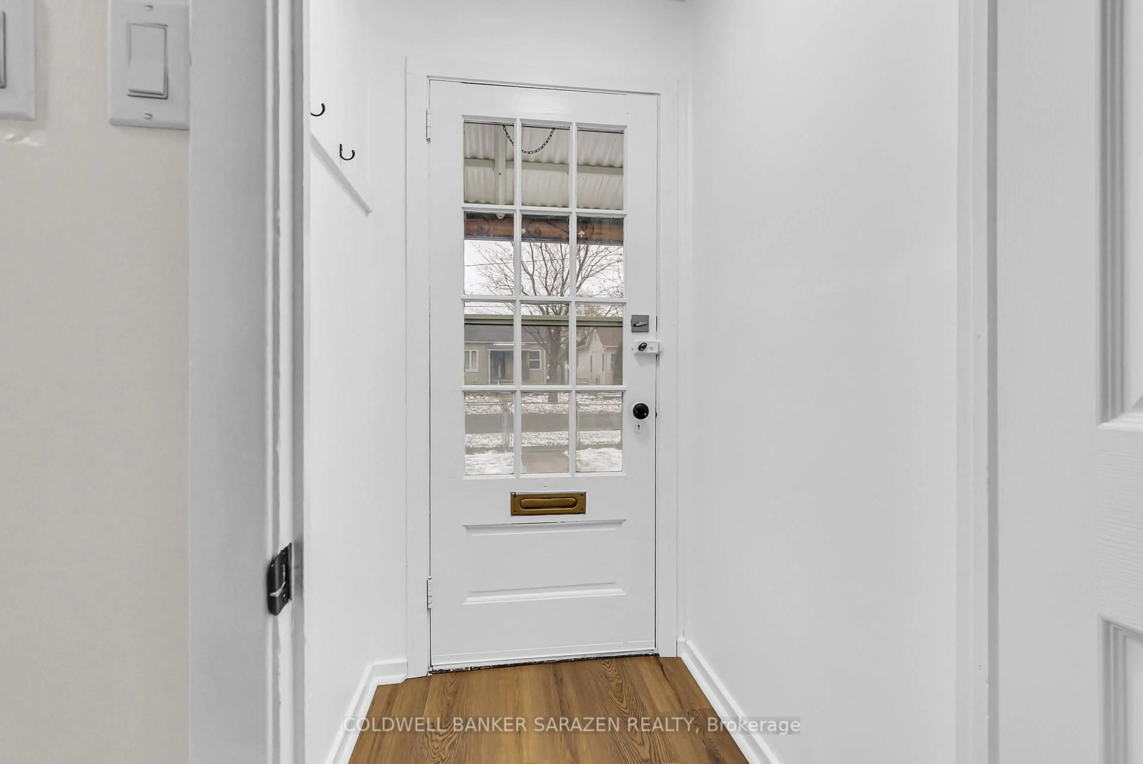 Indoor entryway for 1154 Dieppe St, Cornwall Ontario K6H 3K3