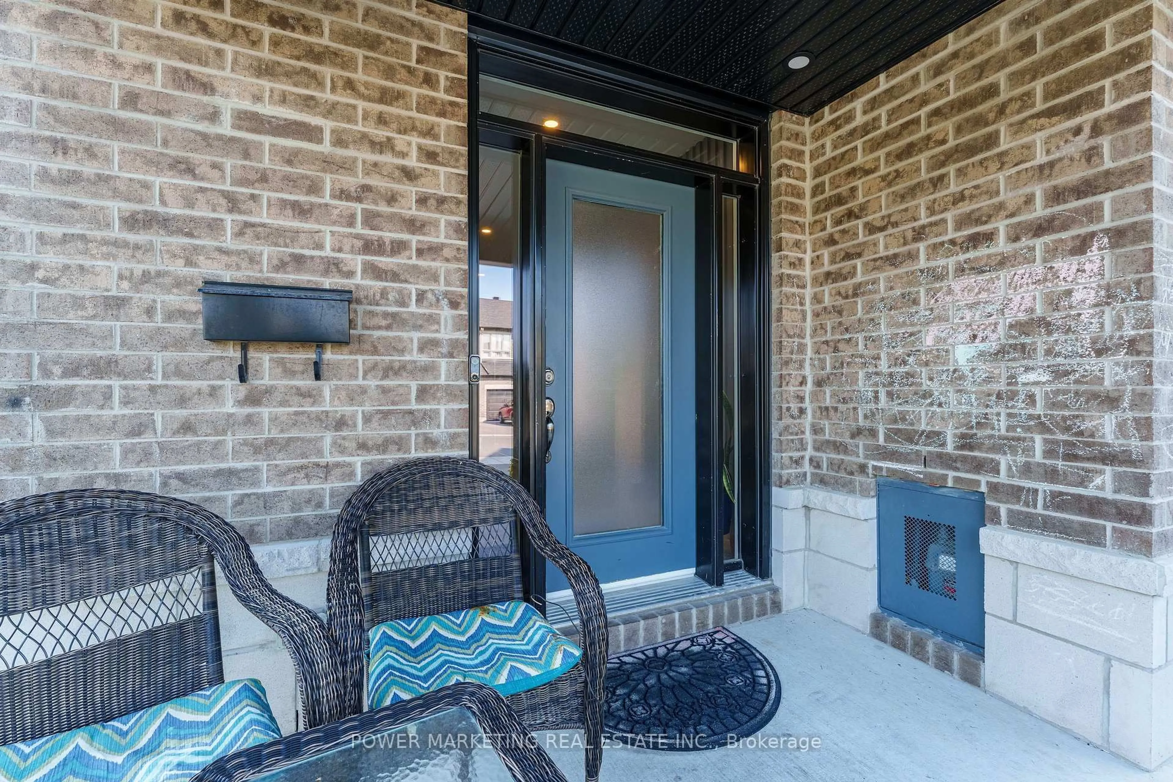 Indoor entryway for 74 Finsbury Ave, Ottawa Ontario K2S 2N8