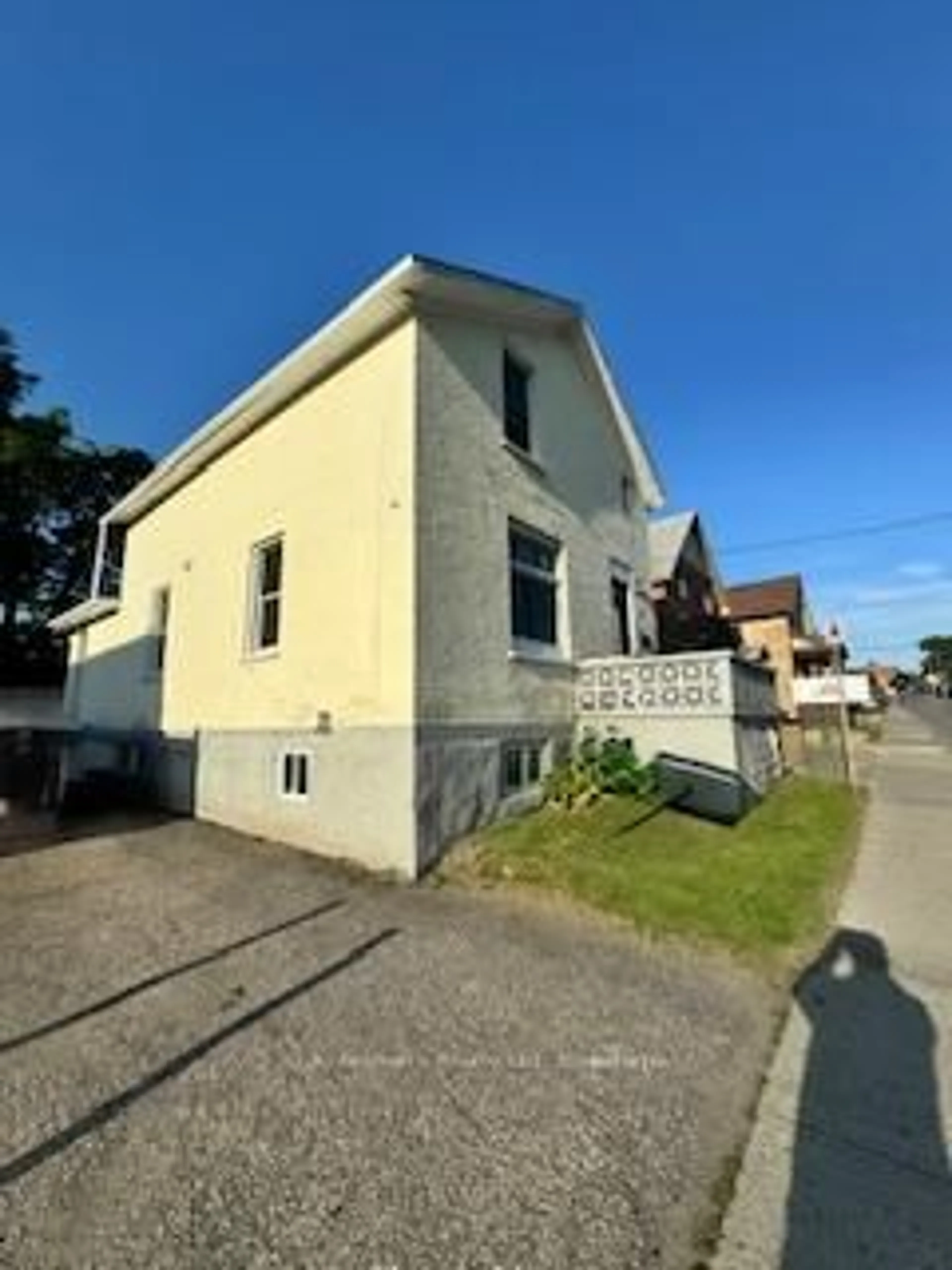 A pic from outside/outdoor area/front of a property/back of a property/a pic from drone, street for 45 Bridgeport Rd, Waterloo Ontario N2J 2J4