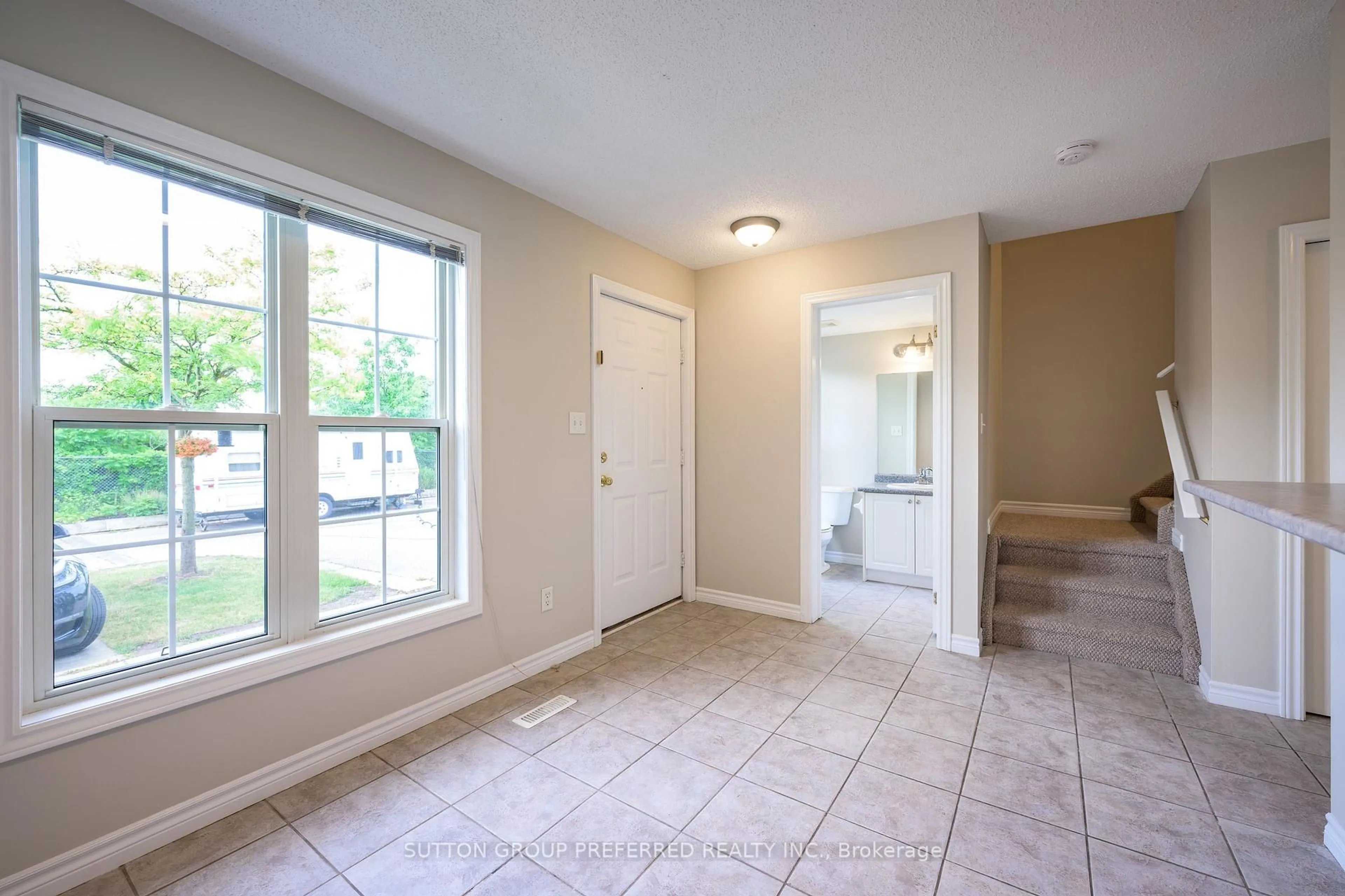 Indoor entryway for 600 Sarnia Rd #29, London North Ontario N6G 5M5