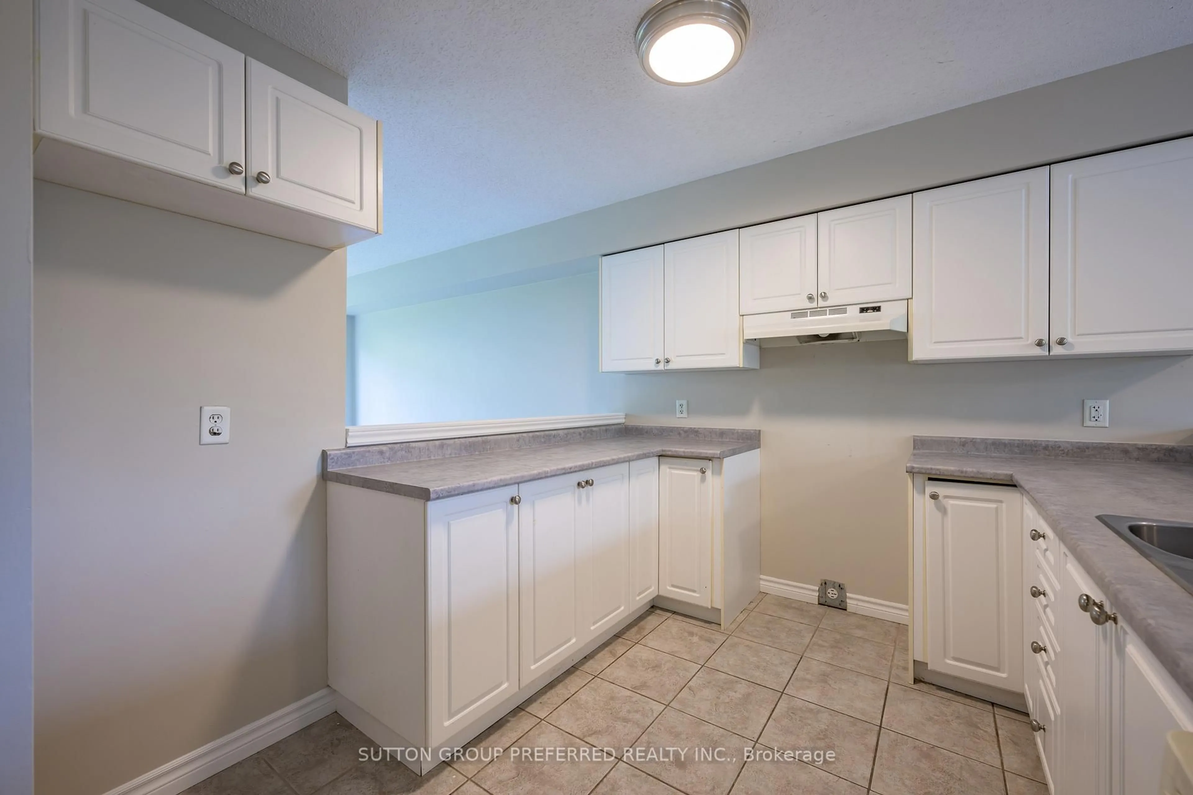 Standard kitchen, ceramic/tile floor for 600 Sarnia Rd #29, London North Ontario N6G 5M5