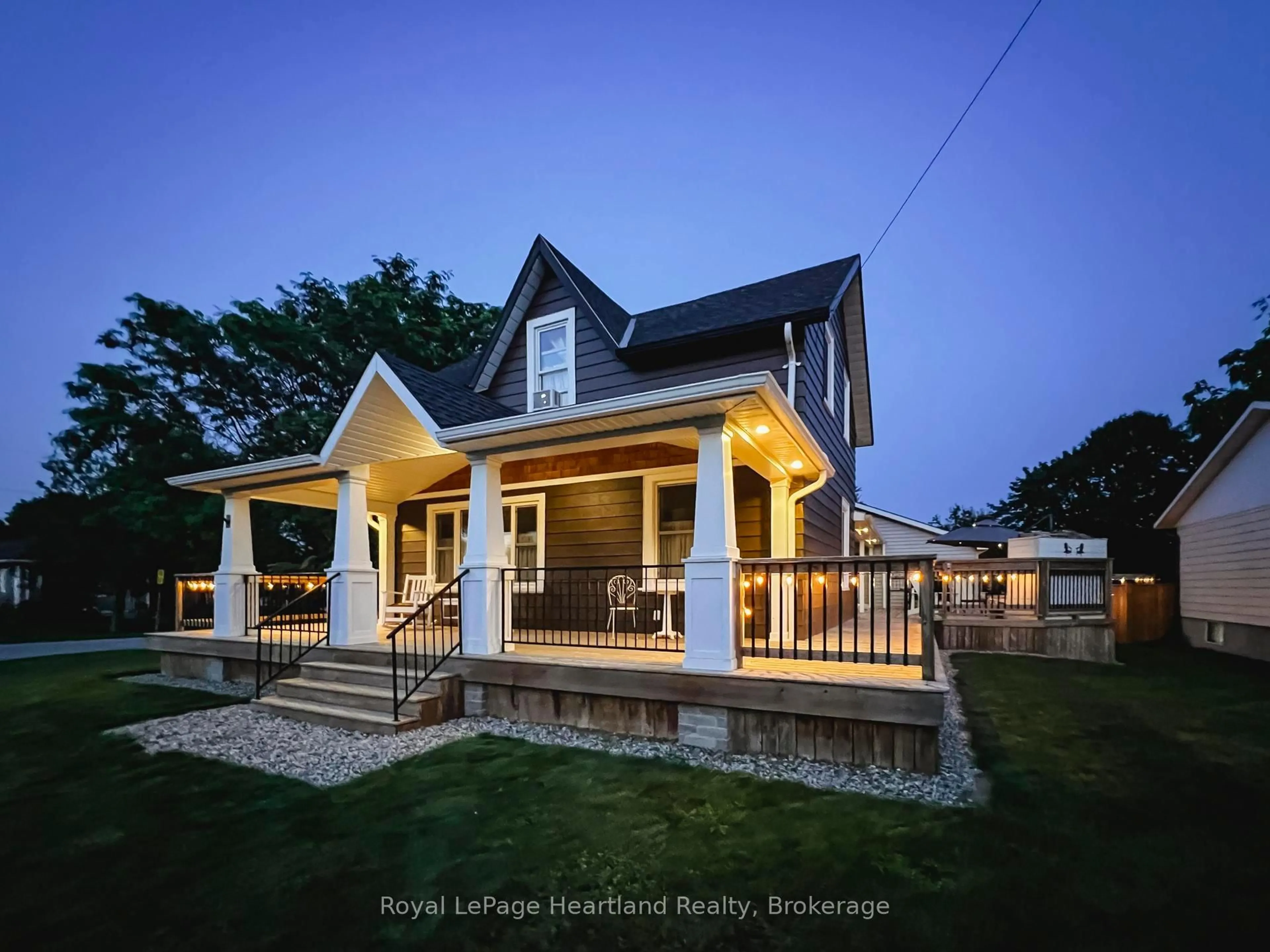 Home with vinyl exterior material, building for 273 Hamilton St, North Huron Ontario N0M 1H0