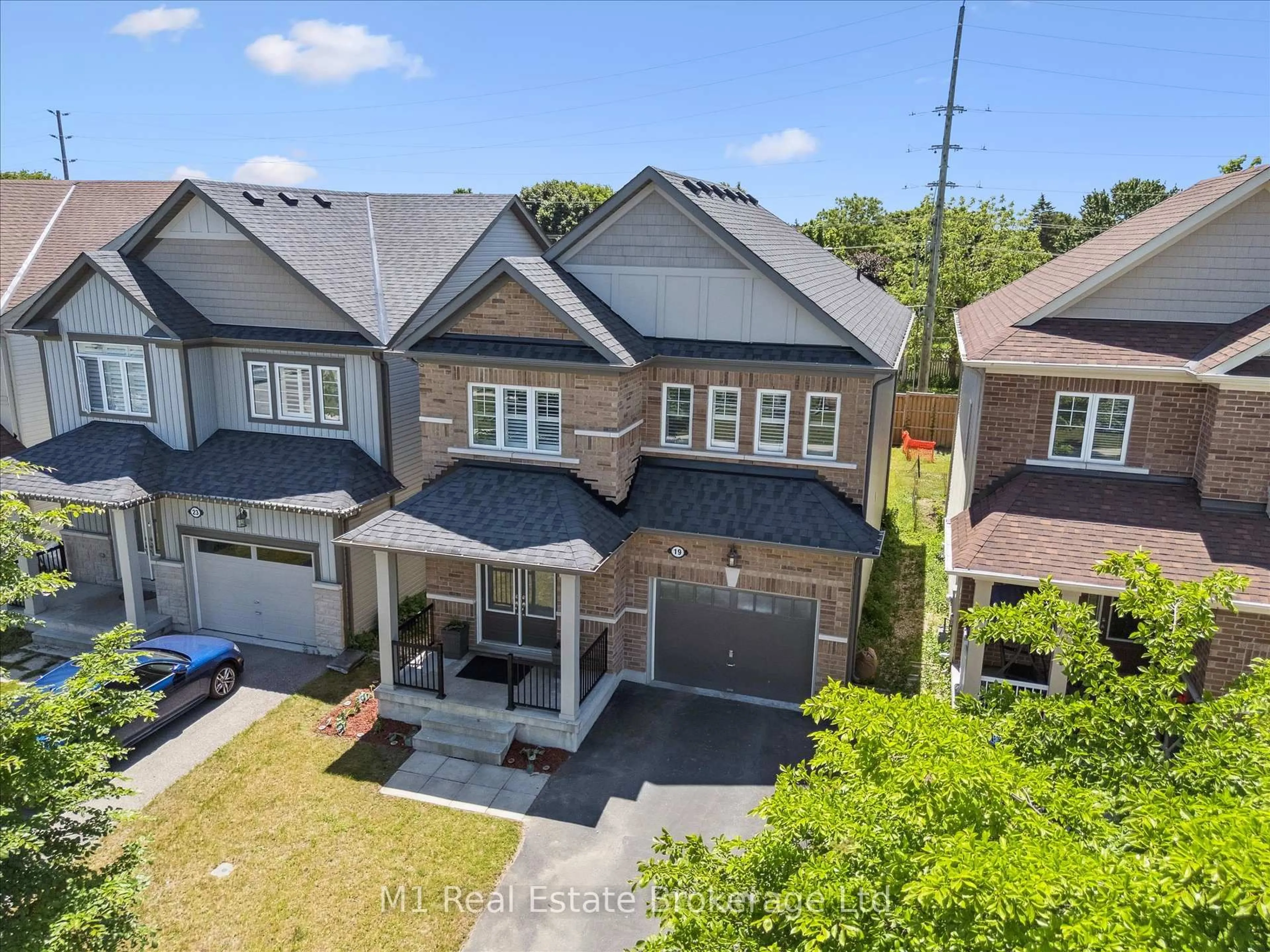 A pic from outside/outdoor area/front of a property/back of a property/a pic from drone, street for 19 Findlay Way, Centre Wellington Ontario N1M 0A4