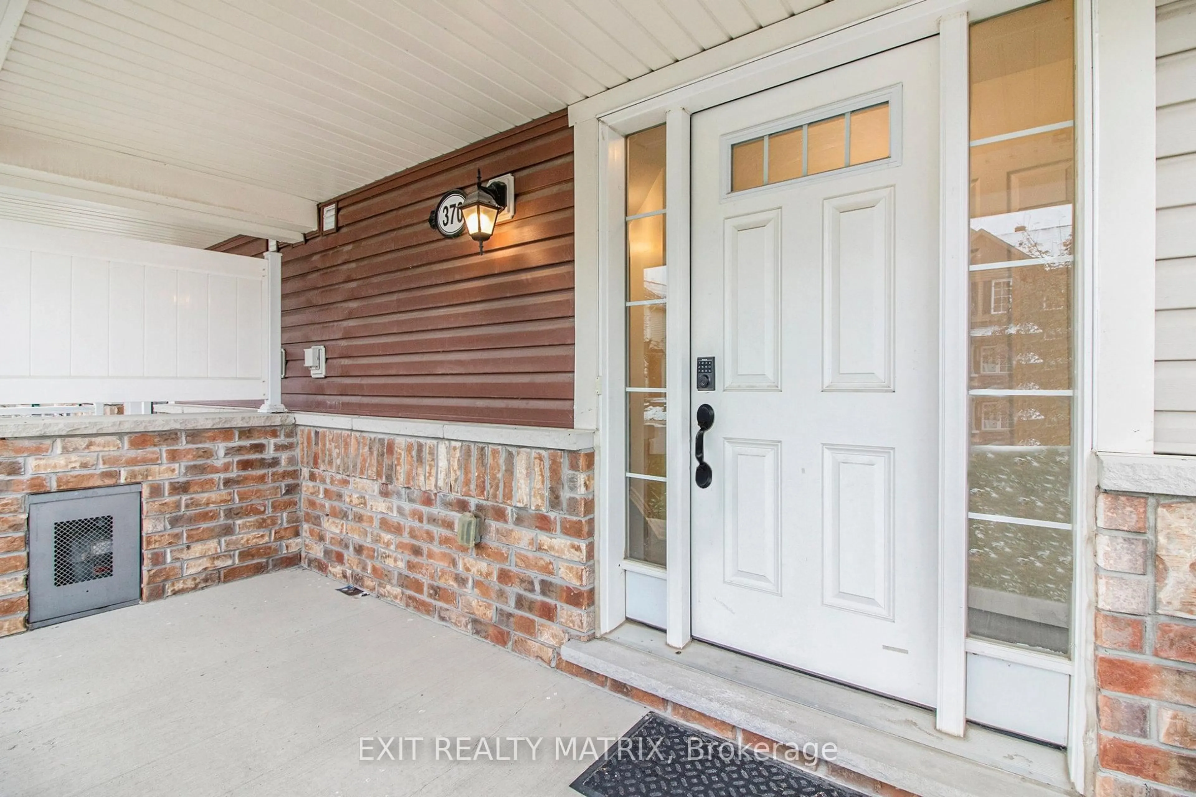 Indoor entryway for 370 Willow Aster Circ, Ottawa Ontario K4A 3V1