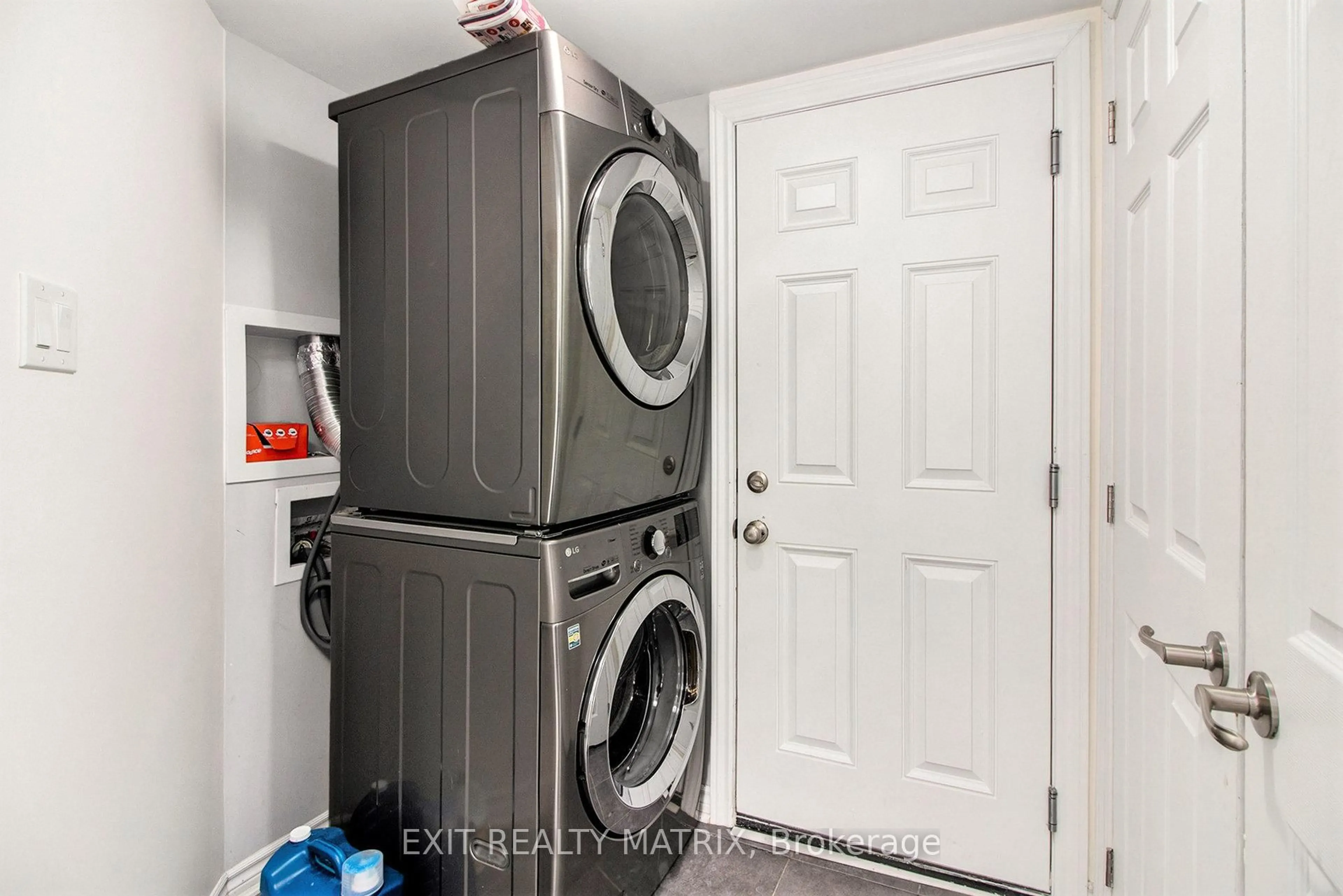 Laundry room for 370 Willow Aster Circ, Ottawa Ontario K4A 3V1