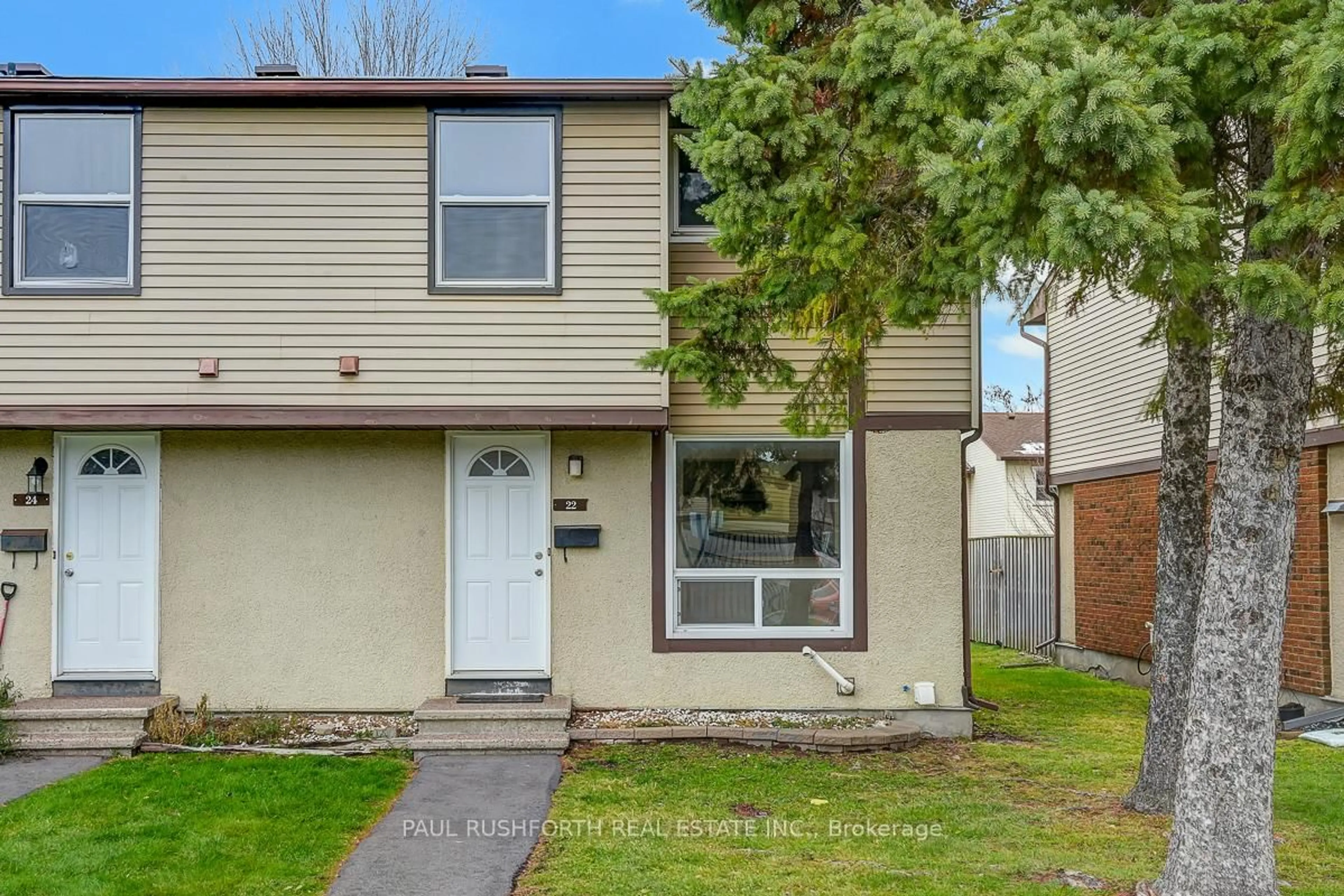 Home with vinyl exterior material, street for 2570 Southvale Cres #22, Ottawa Ontario K1B 5B7