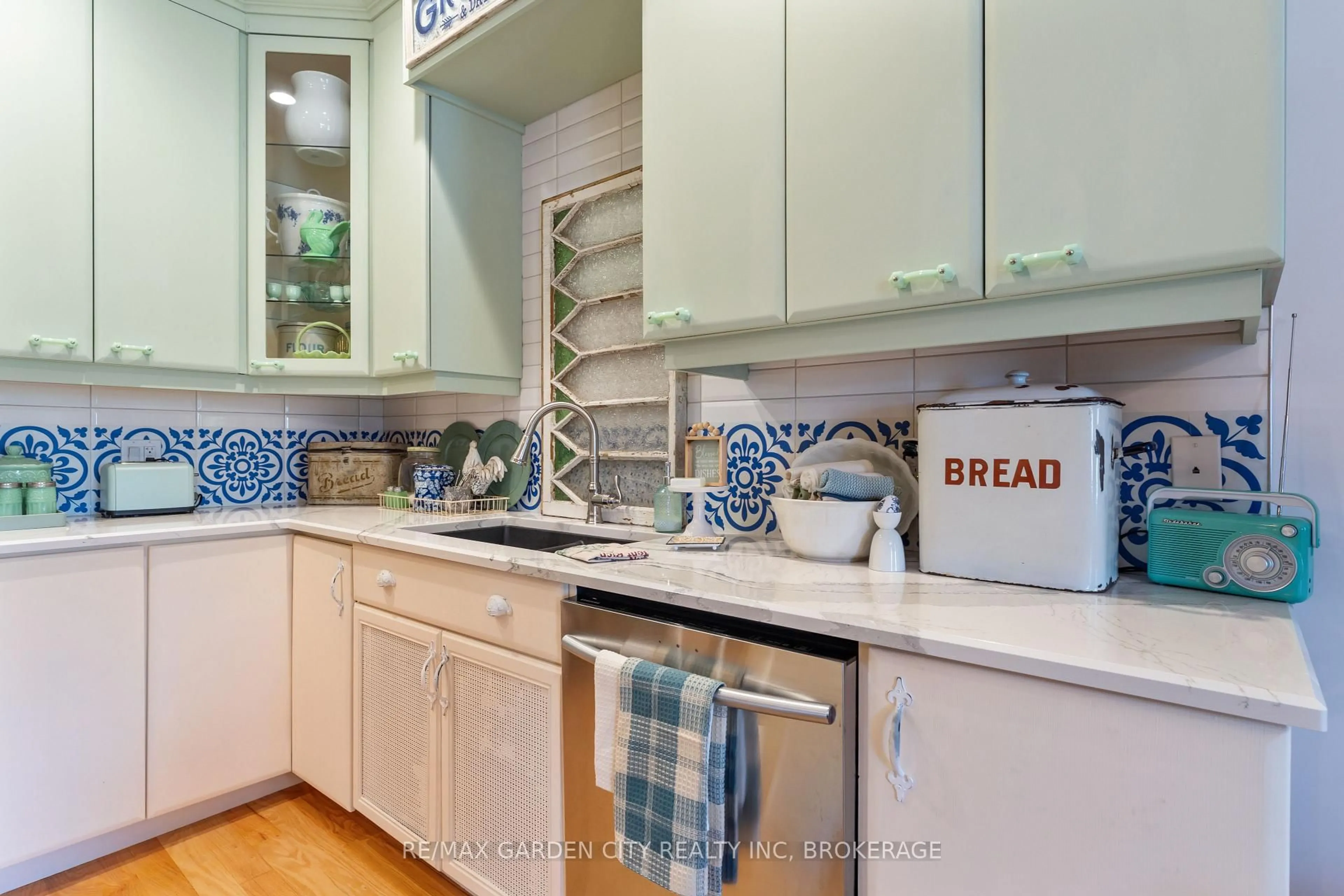 Contemporary kitchen, ceramic/tile floor for 3710 MAIN St #201, Niagara Falls Ontario L2G 6B1