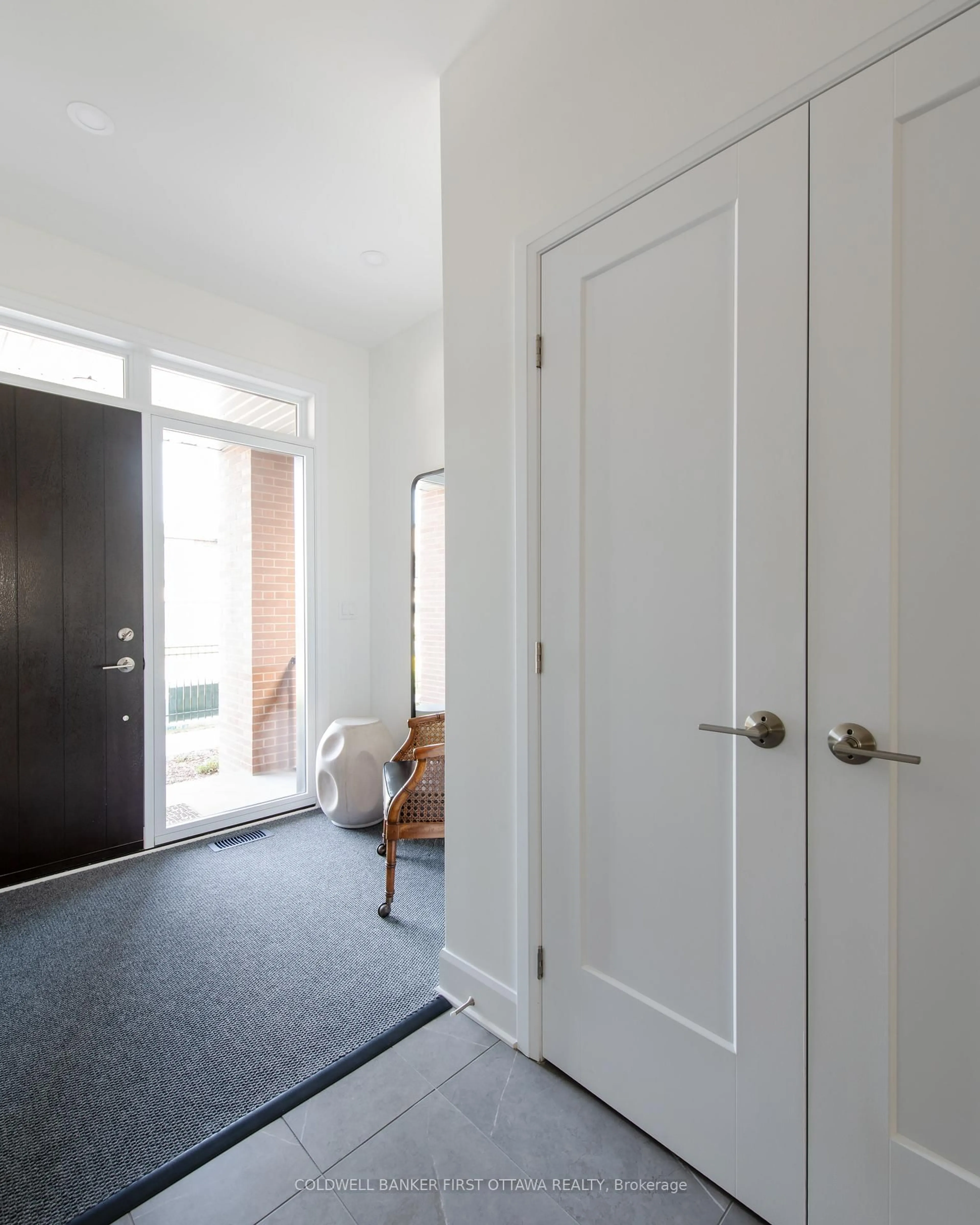 Indoor entryway for 1702 ROTTERDAM Circ, Kanata Ontario K2W 0N5
